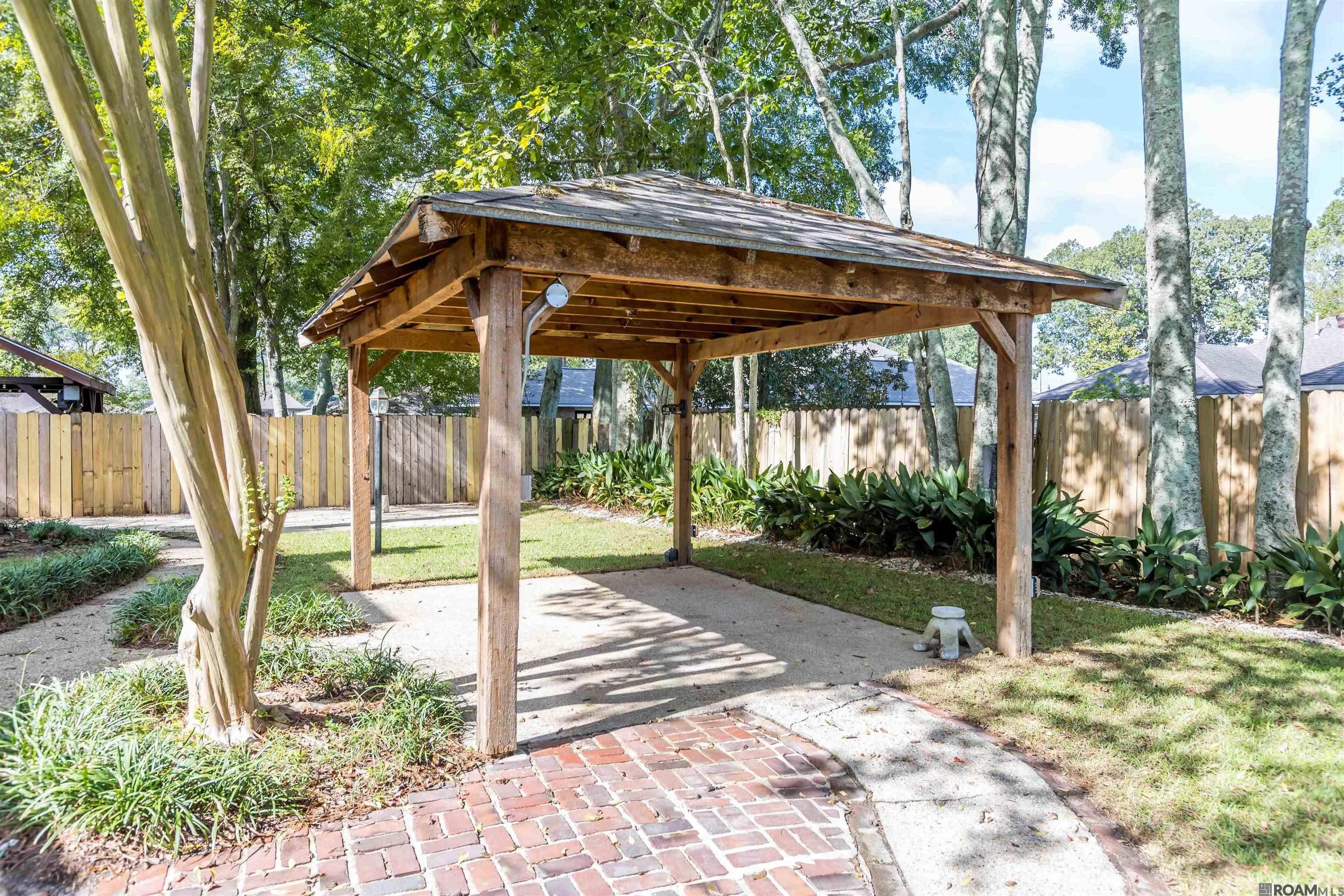 Baton Rouge, Louisiana, 70817, United States, 5 Bedrooms Bedrooms, ,4 BathroomsBathrooms,Residential,For Sale,1984389