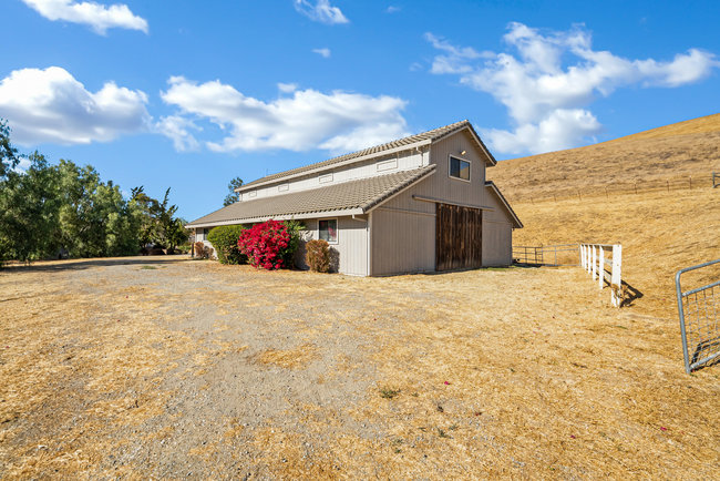 Tres Pinos, California, 95075, United States, 3 Bedrooms Bedrooms, ,3 BathroomsBathrooms,Residential,For Sale,1988626