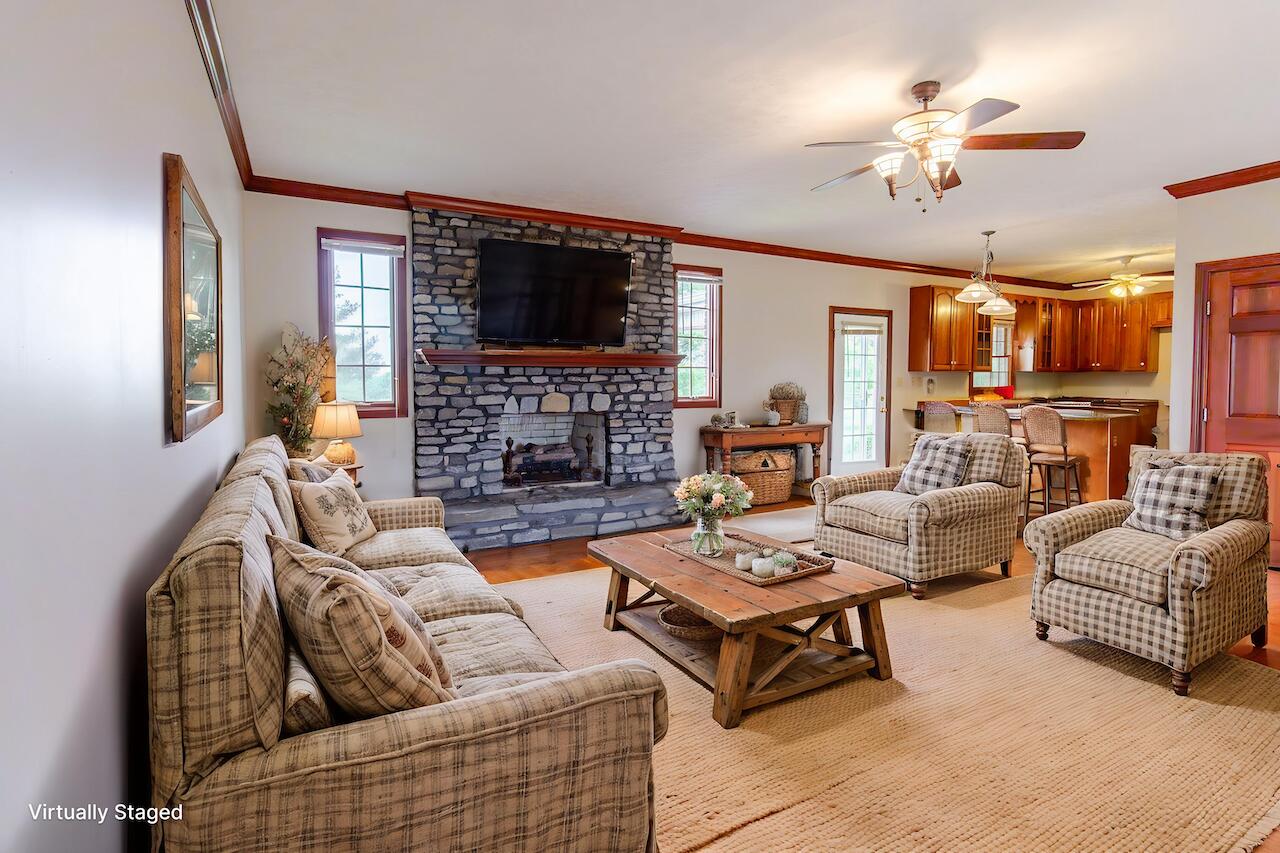 Glencoe, Kentucky, 41046, United States, 5 Bedrooms Bedrooms, ,4 BathroomsBathrooms,Residential,For Sale,1921882