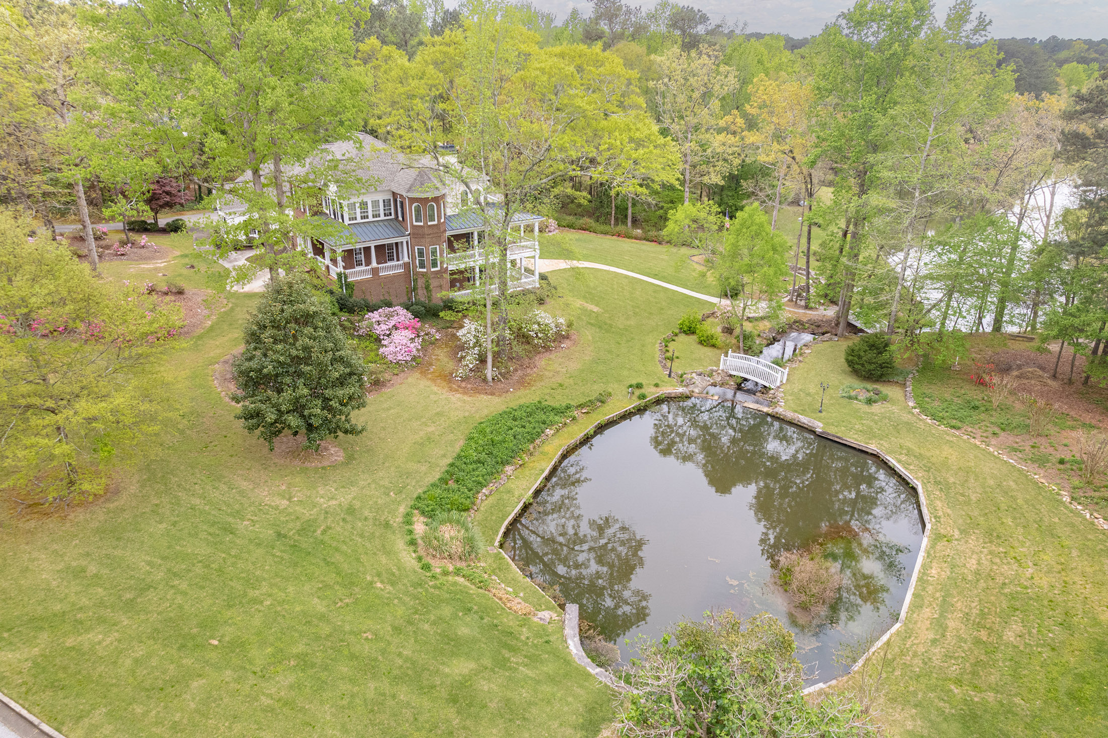  A Rare Opportunity to Own a Developer-Designed Lakefront Estate - 物件實景