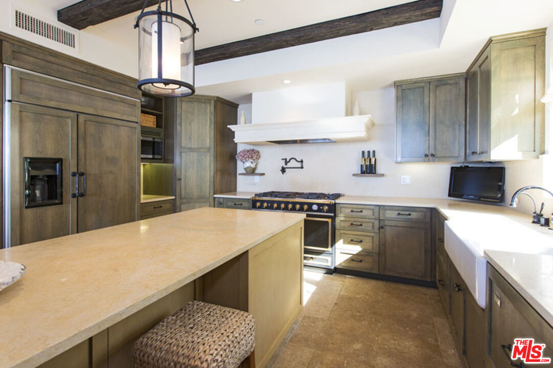 Malibu, California, 90265, United States, 5 Bedrooms Bedrooms, ,6 BathroomsBathrooms,Residential,For Sale,1895522