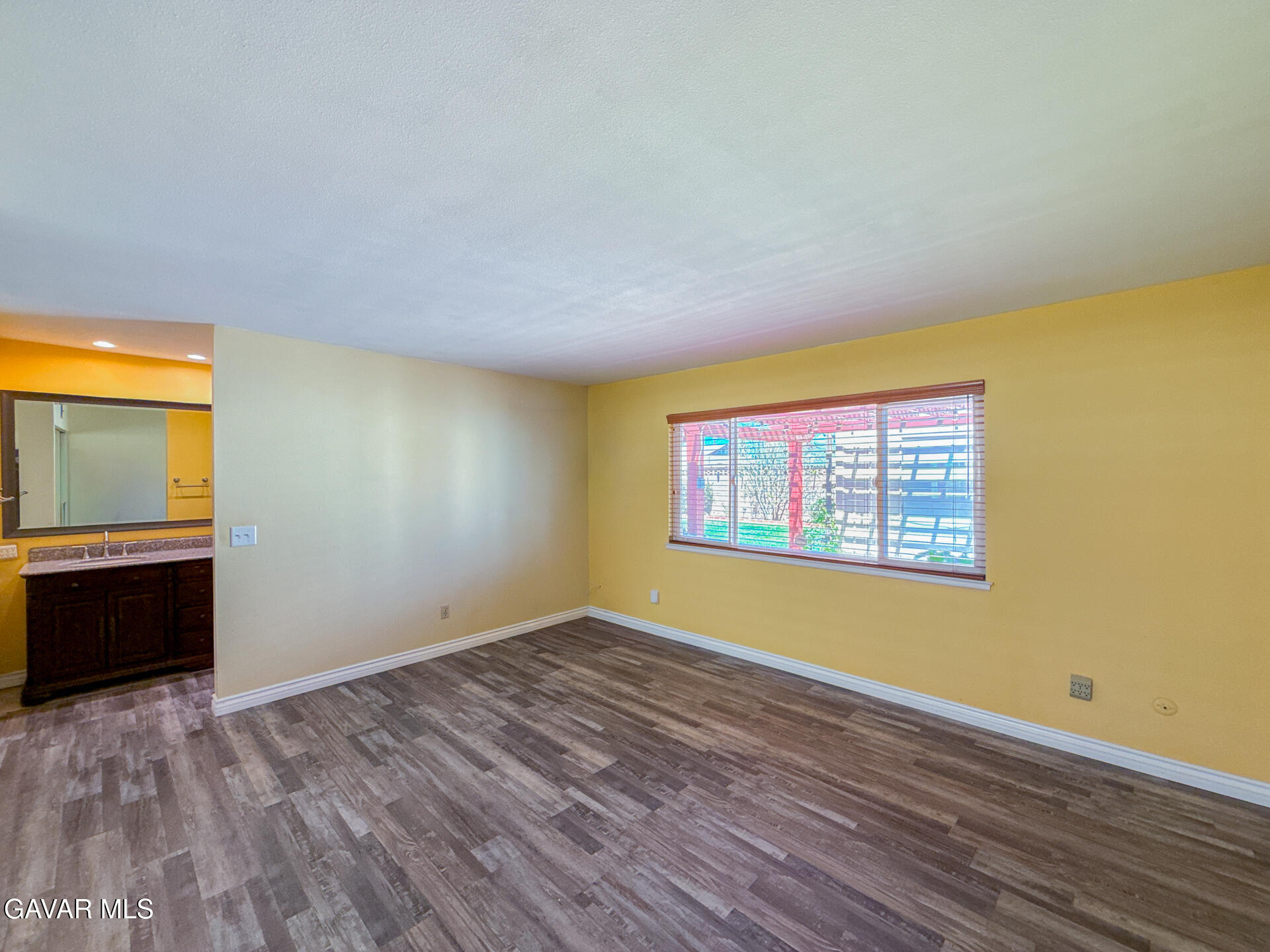 Palmdale, California, 93550, United States, 4 Bedrooms Bedrooms, ,2 BathroomsBathrooms,Residential,For Sale,2028325