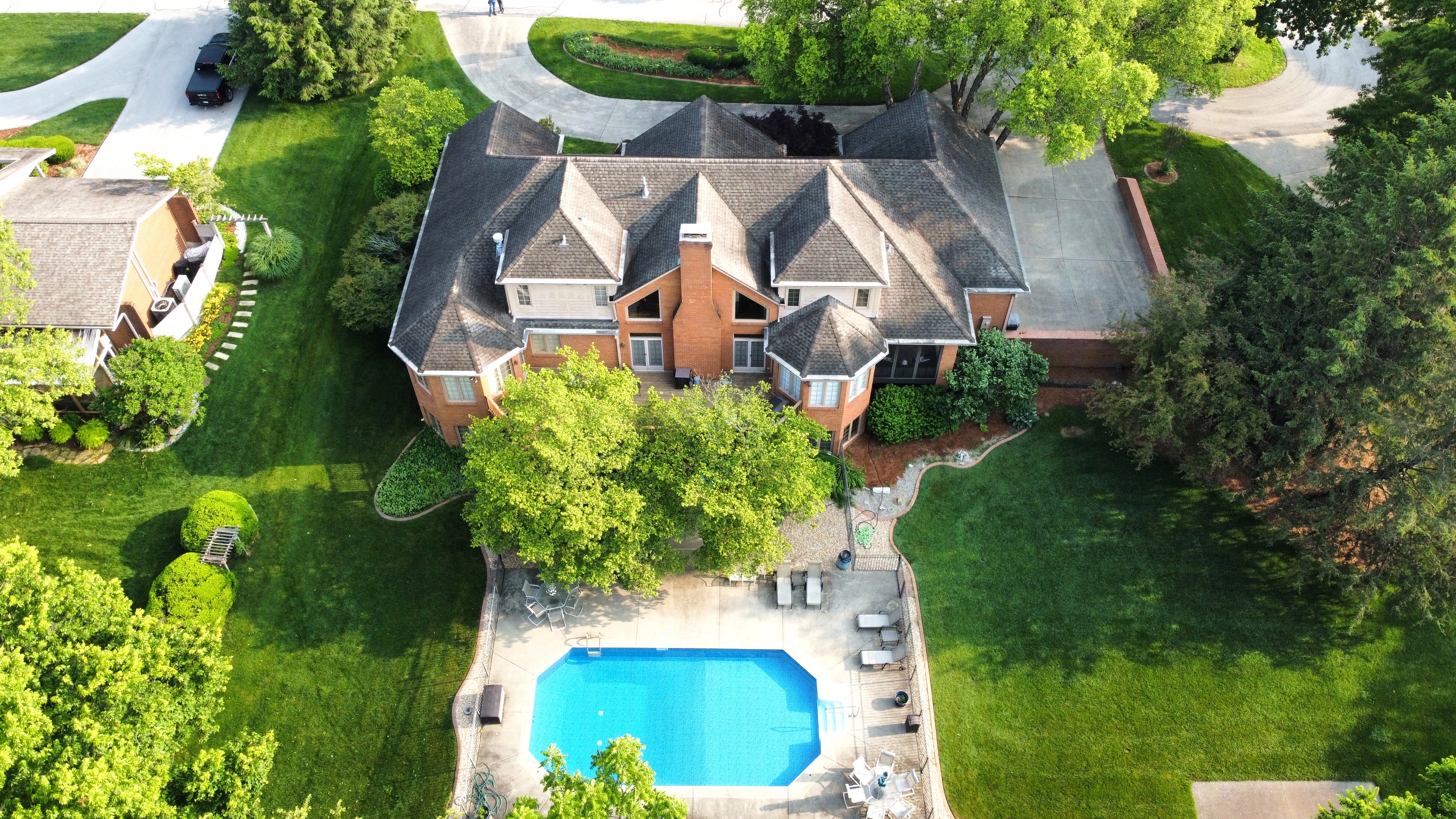 Frankfort, Kentucky, 40601, United States, 5 Bedrooms Bedrooms, ,4 BathroomsBathrooms,Residential,For Sale,1983551