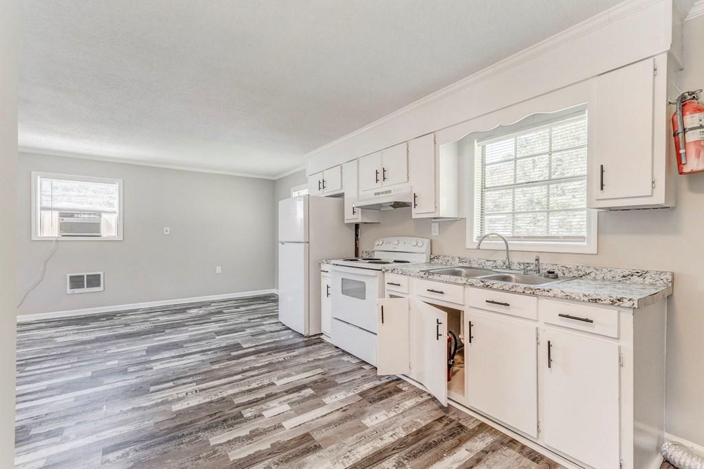 DALTON, Georgia, 30721, United States, 16 Bedrooms Bedrooms, ,12 BathroomsBathrooms,Residential,For Sale,1949791