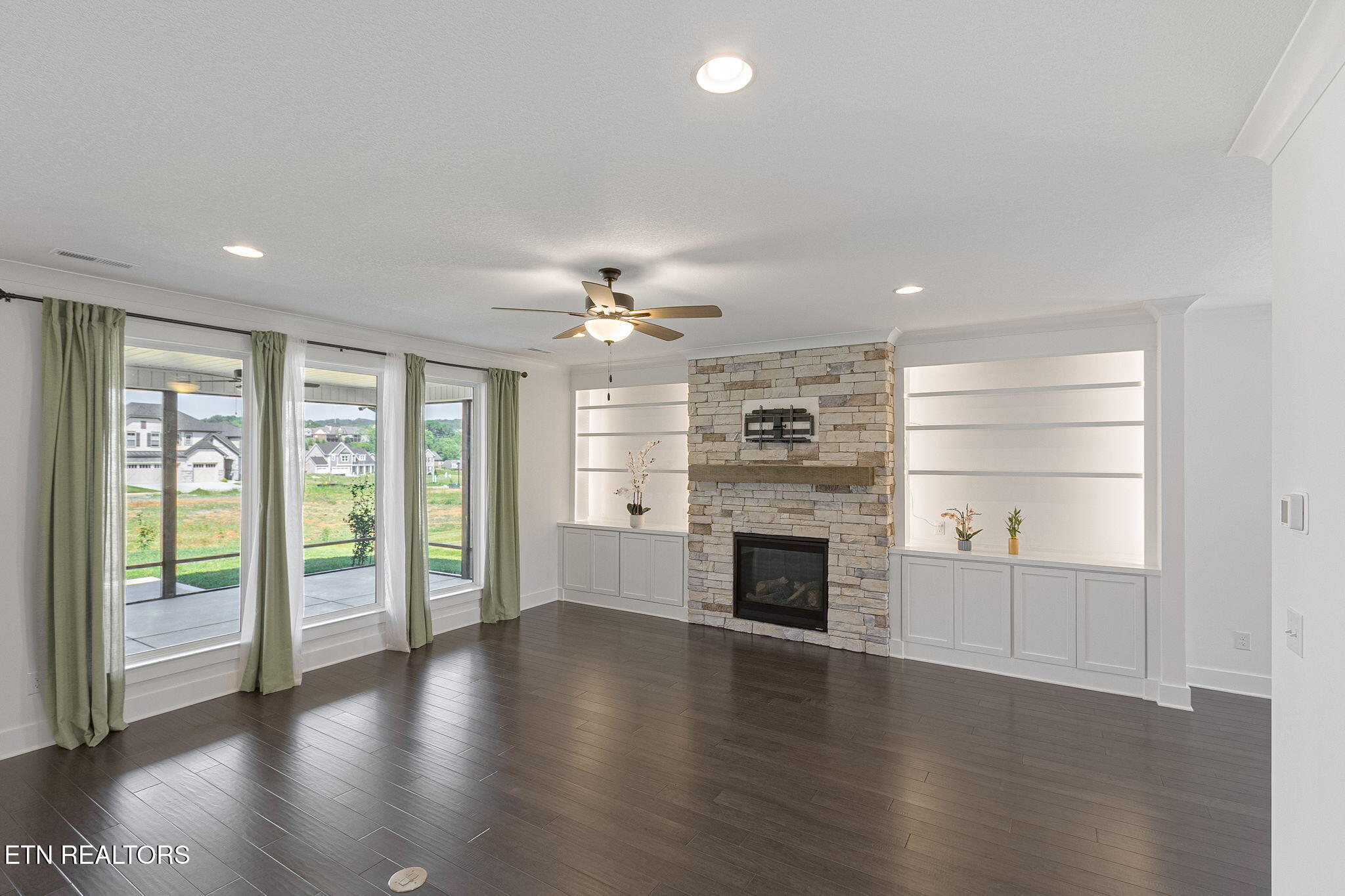 Knoxville, Tennessee, 37932, United States, 5 Bedrooms Bedrooms, ,4 BathroomsBathrooms,Residential,For Sale,2038881