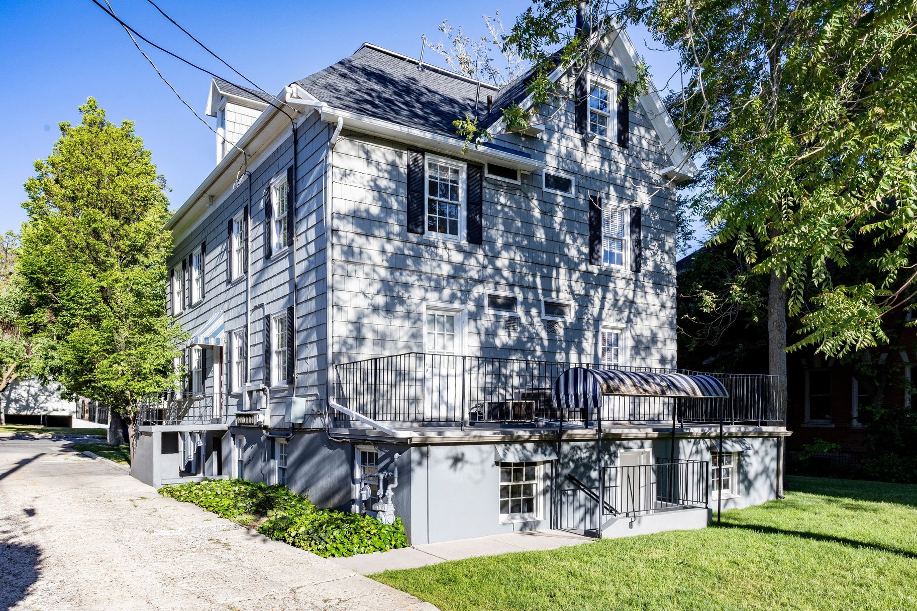  Charming Seven-Unit Building on a Double-Lot - 物件實景