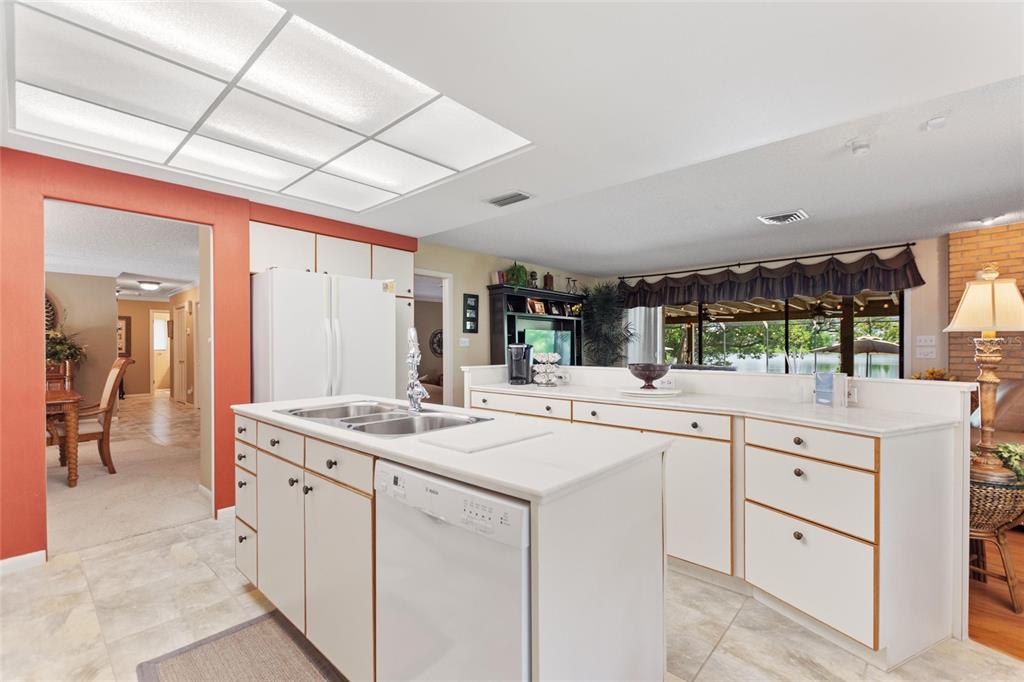 Winter Haven, Florida, 33881, United States, 4 Bedrooms Bedrooms, ,3 BathroomsBathrooms,Residential,For Sale,1911221