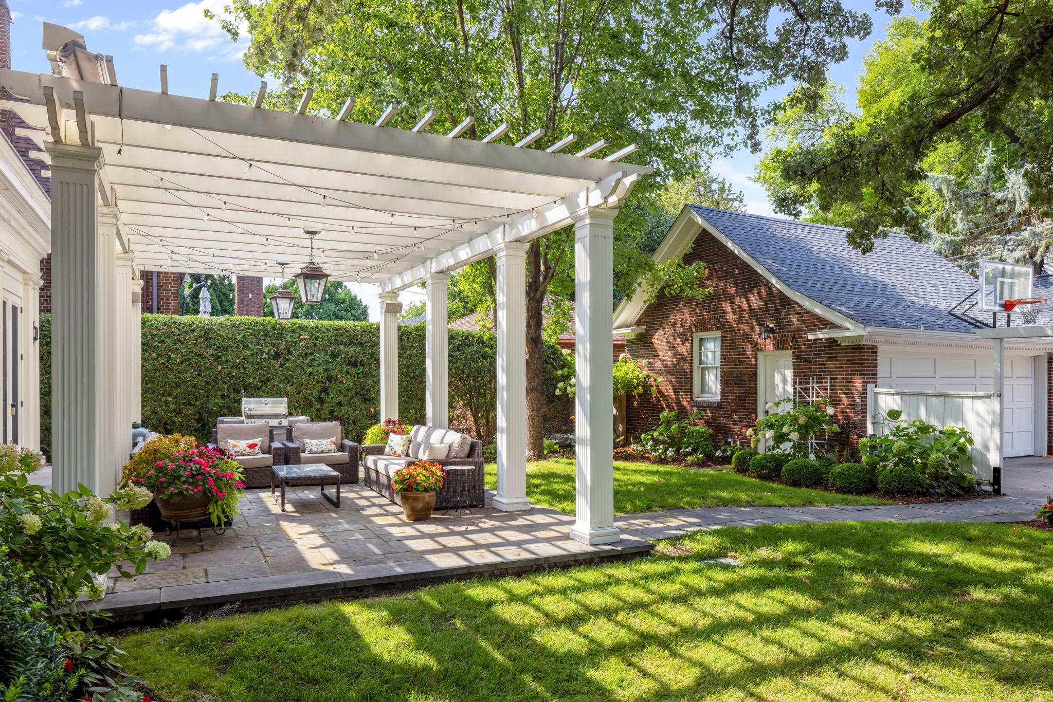 Minneapolis, Minnesota, 55405, United States, 5 Bedrooms Bedrooms, ,3 BathroomsBathrooms,Residential,For Sale,2000918