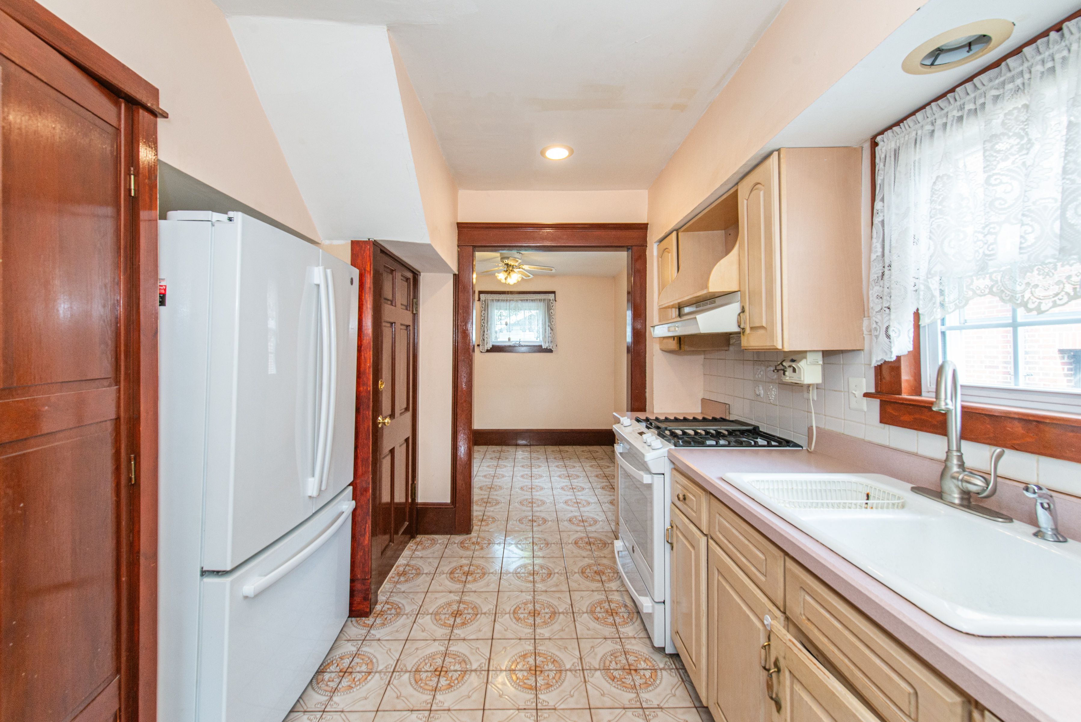 Nutley, New Jersey, 07110, United States, 3 Bedrooms Bedrooms, ,2 BathroomsBathrooms,Residential,For Sale,1935427