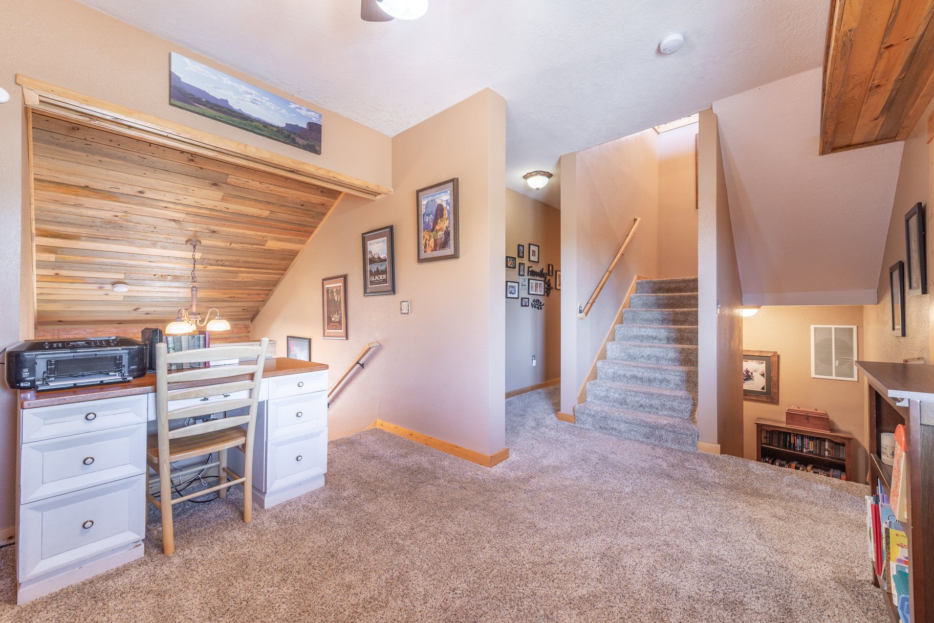  Beautiful Log Home with Carson Range Views from Every Floor - 物件實景