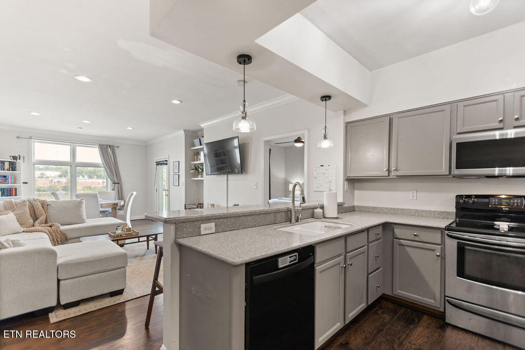 Knoxville, Tennessee, 37902, United States, 3 Bedrooms Bedrooms, ,2 BathroomsBathrooms,Residential,For Sale,1870599