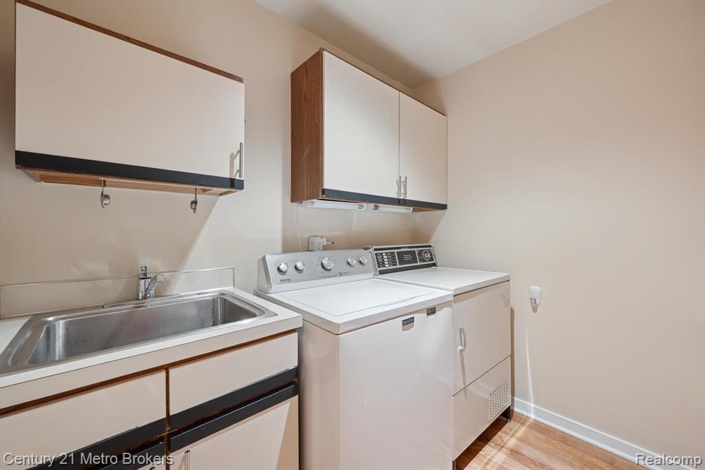 Grand Blanc, Michigan, 48439, United States, 3 Bedrooms Bedrooms, ,5 BathroomsBathrooms,Residential,For Sale,1986103