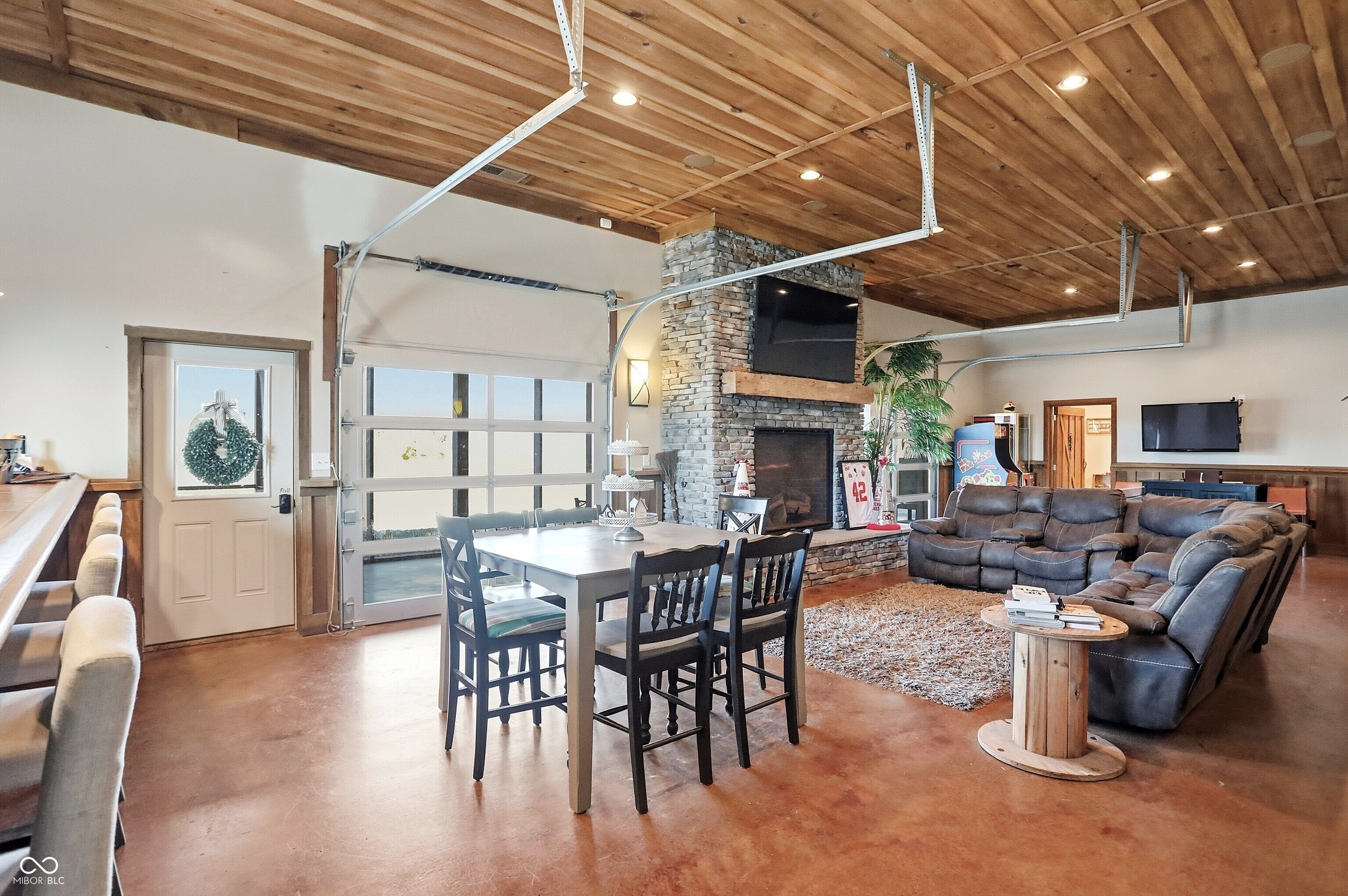 Bargersville, Indiana, 46106, United States, 5 Bedrooms Bedrooms, ,6 BathroomsBathrooms,Residential,For Sale,1992401