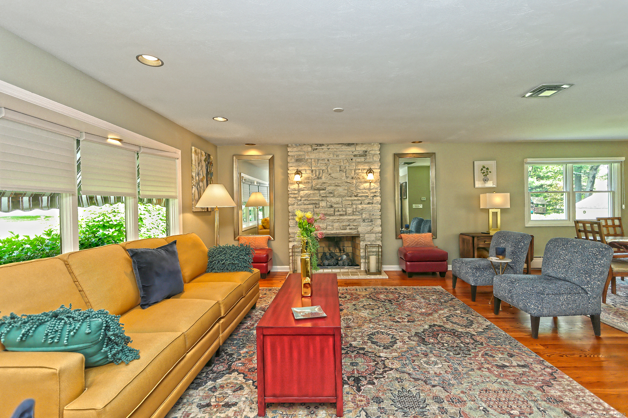 Orange, Connecticut, 06477, United States, 3 Bedrooms Bedrooms, ,3 BathroomsBathrooms,Residential,For Sale,1911286