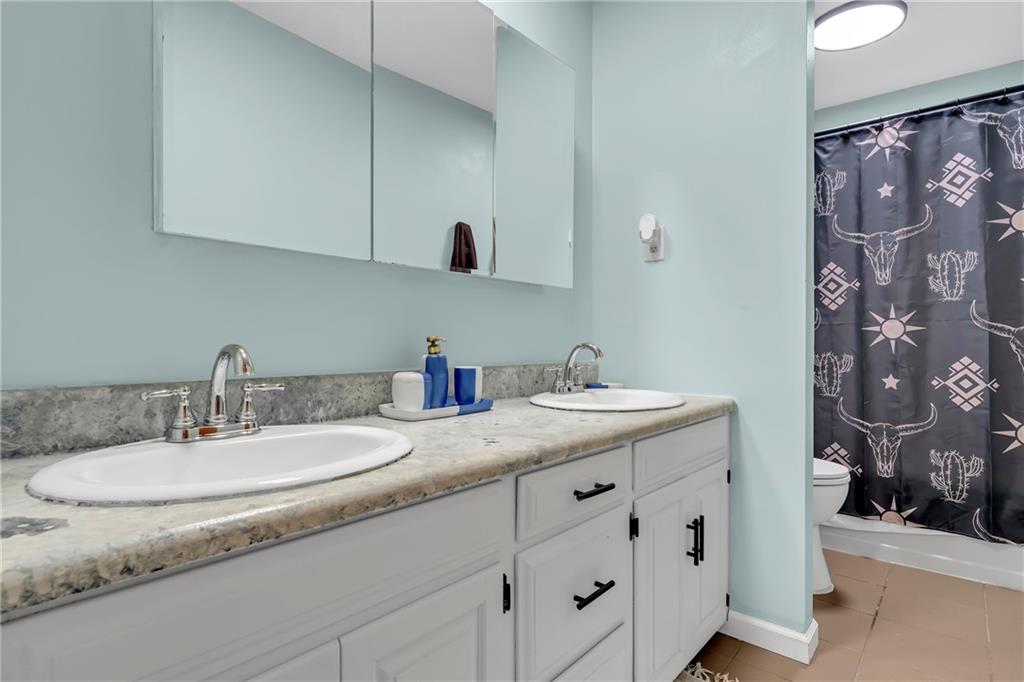 Grand Bay, Alabama, 36541, United States, 5 Bedrooms Bedrooms, ,3 BathroomsBathrooms,Residential,For Sale,2000990