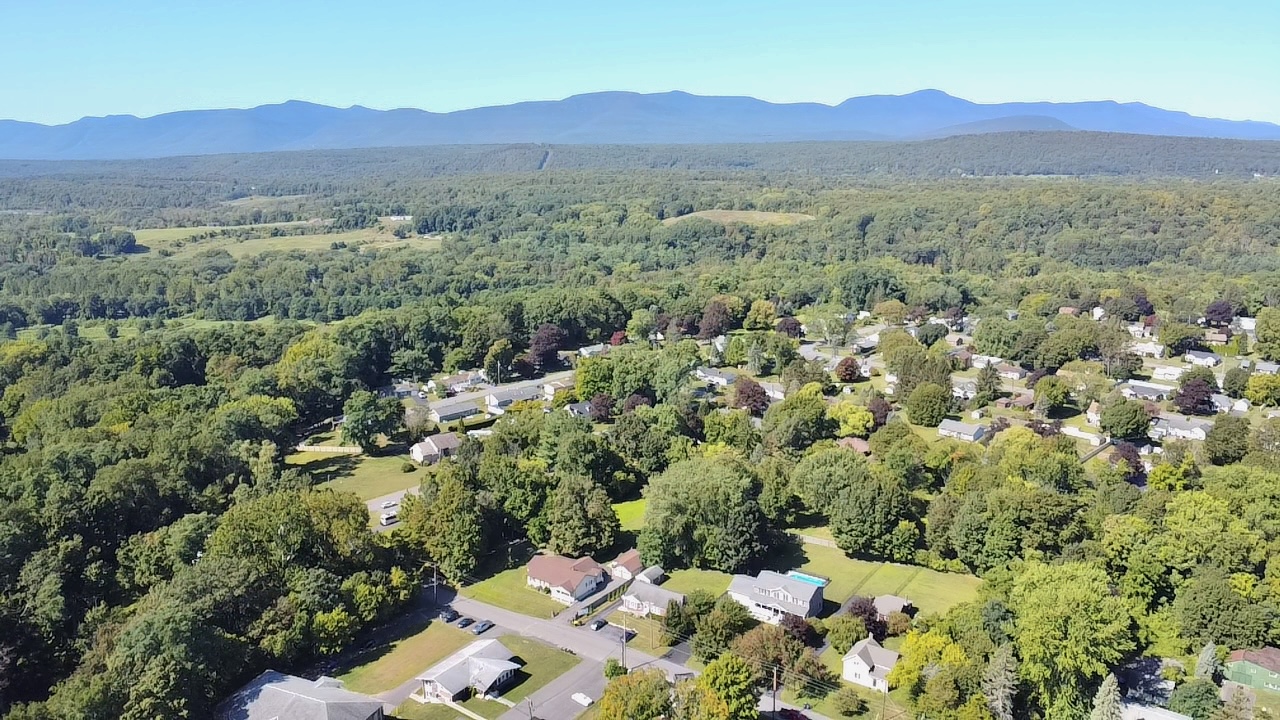 Catskill, New York, 12414, United States, 4 Bedrooms Bedrooms, ,2 BathroomsBathrooms,Residential,For Sale,1978791
