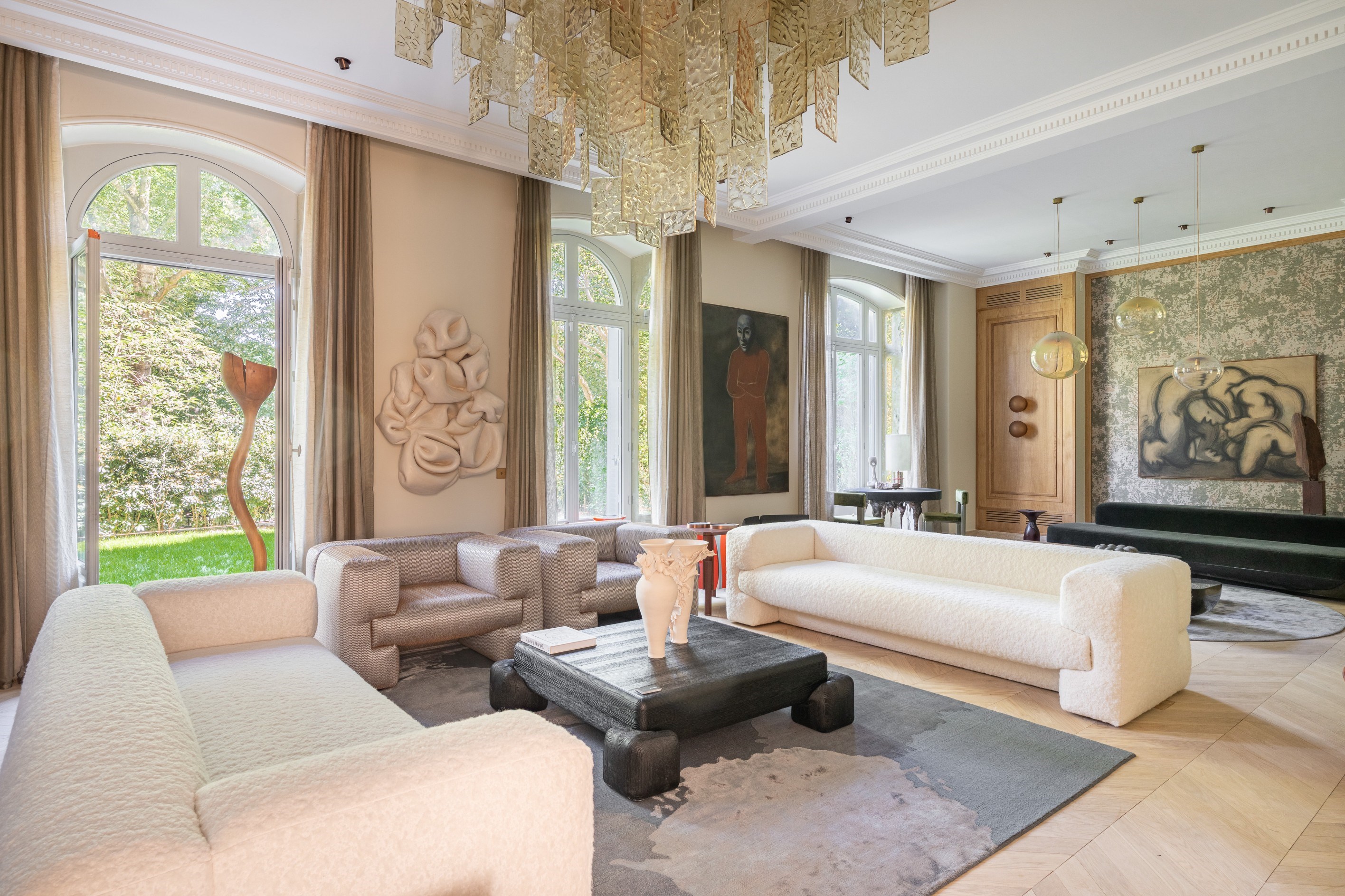  Private mansion between a ceremonial courtyard and a garden opening onto Parc M… - 物件實景