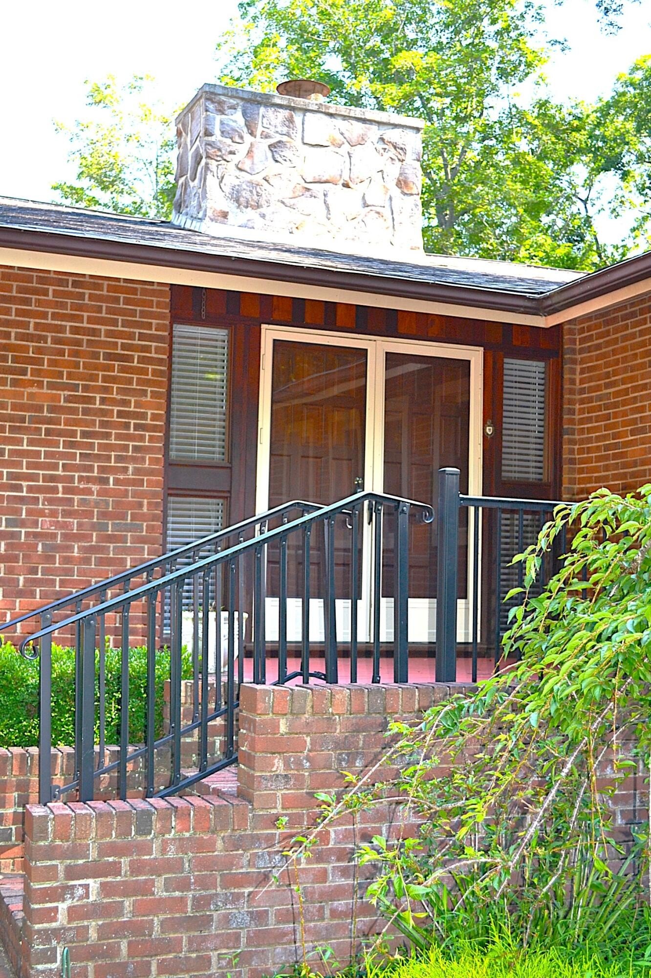 Lewisburg, West Virginia, 24901, United States, 6 Bedrooms Bedrooms, ,3 BathroomsBathrooms,Residential,For Sale,1940620