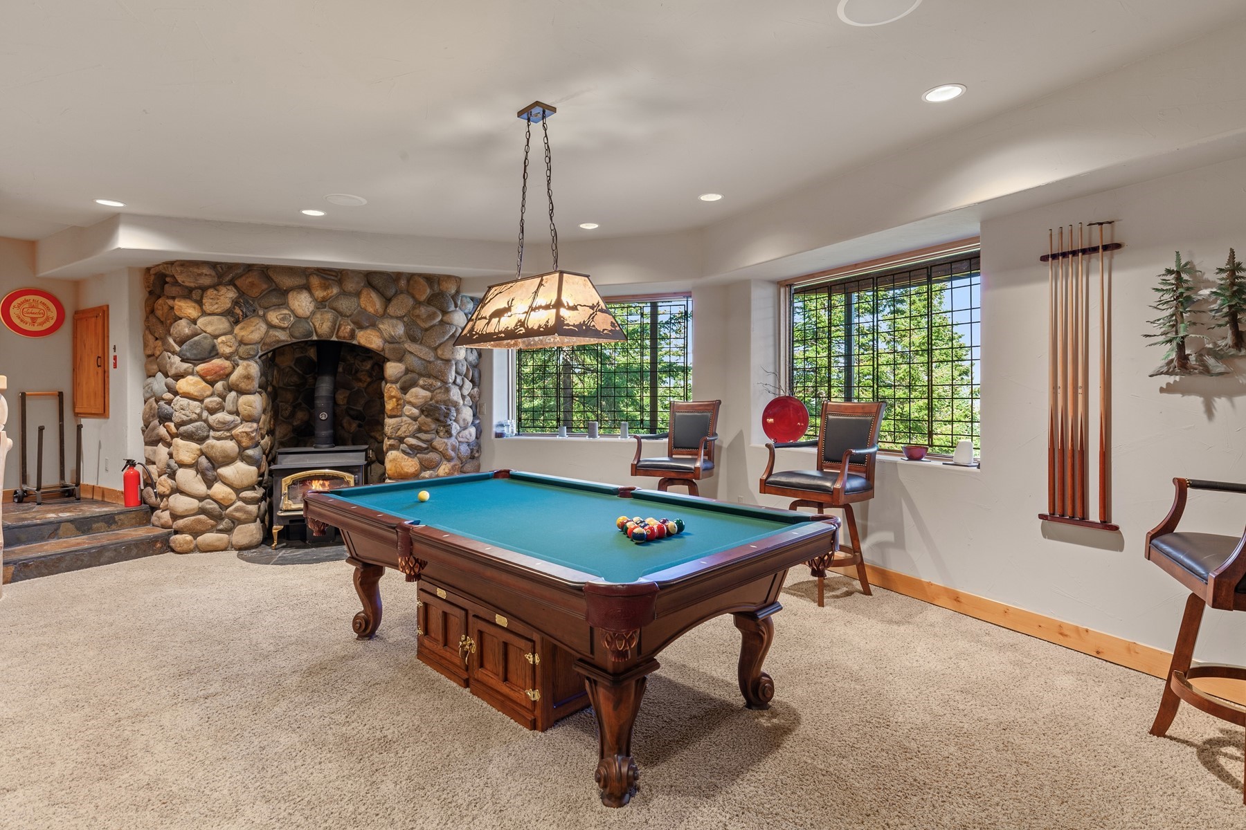  Log Estate overlooking Lake Coeur d