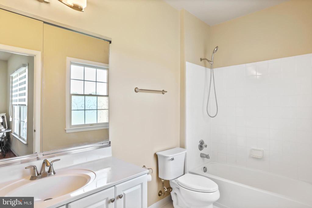 Waterford, Virginia, 20197, United States, 4 Bedrooms Bedrooms, ,5 BathroomsBathrooms,Residential,For Sale,1941290