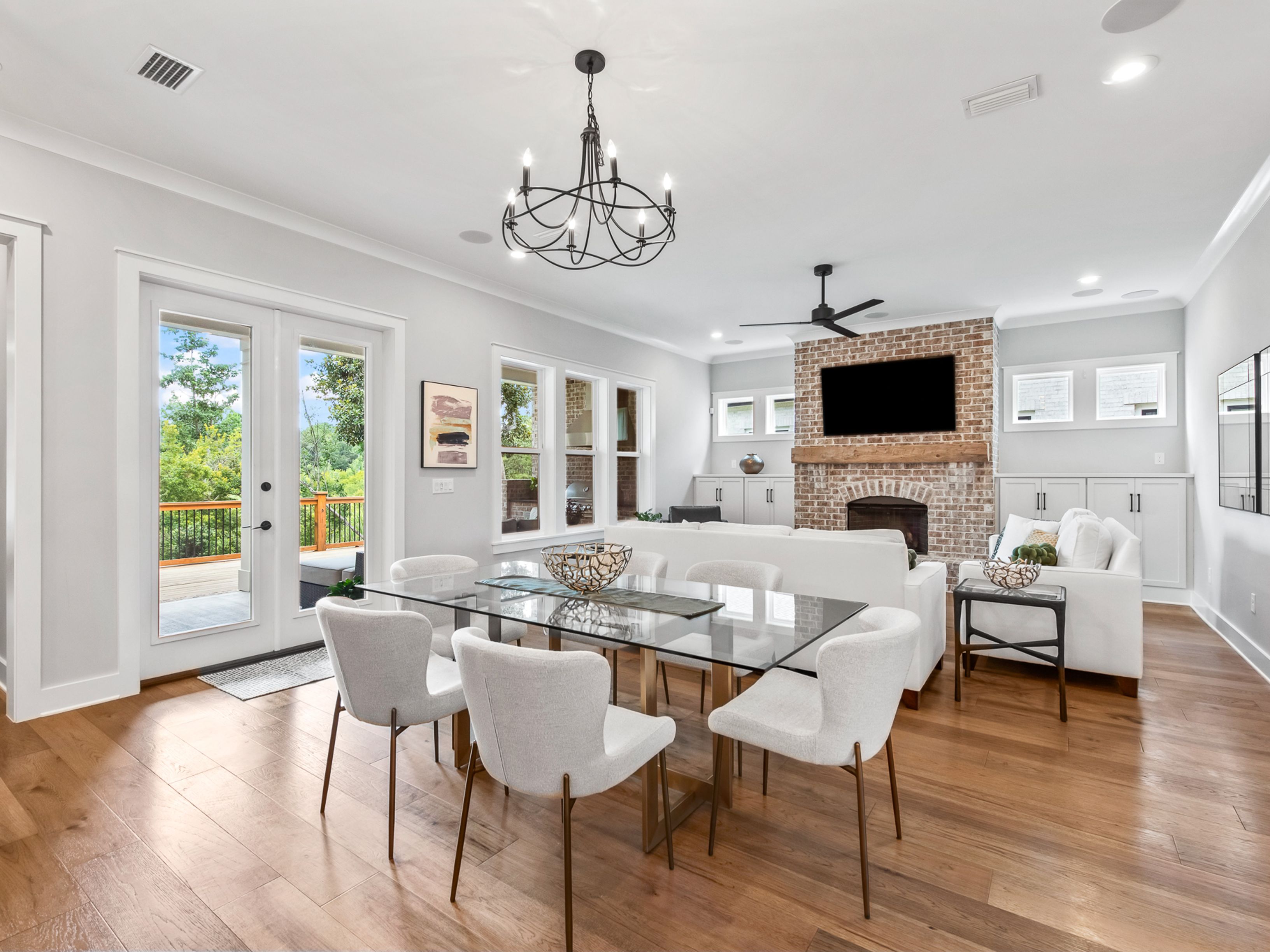  Southern-Style Home With Numerous Upgrades In Quaint Community - 物件實景