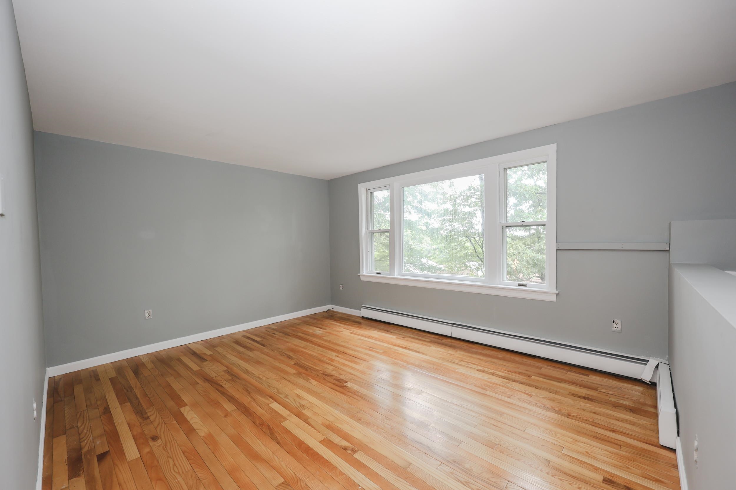 Nashua, New Hampshire, 03061, United States, 3 Bedrooms Bedrooms, ,1 BathroomBathrooms,Residential,For Sale,1942147