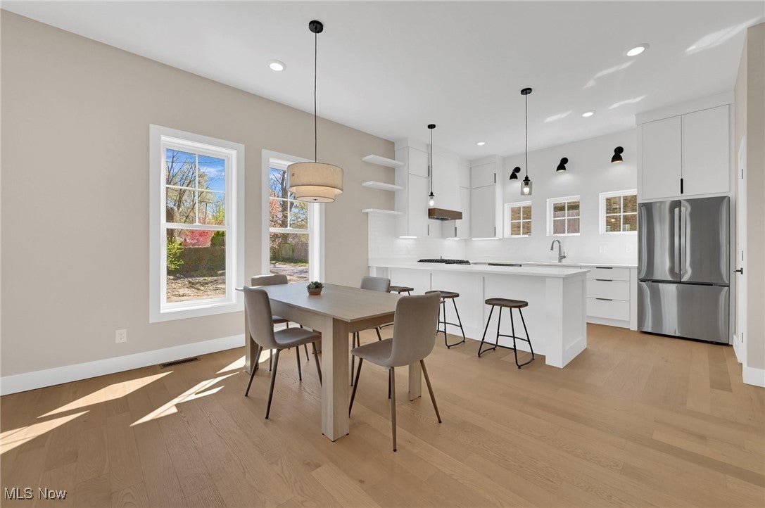 Cleveland, Ohio, 44113, United States, 3 Bedrooms Bedrooms, ,3 BathroomsBathrooms,Residential,For Sale,1944976
