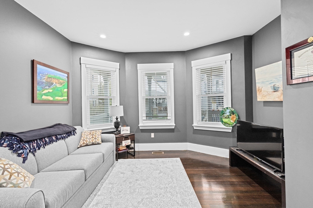 Boston, Massachusetts, 02124, United States, 3 Bedrooms Bedrooms, ,3 BathroomsBathrooms,Residential,For Sale,1990964