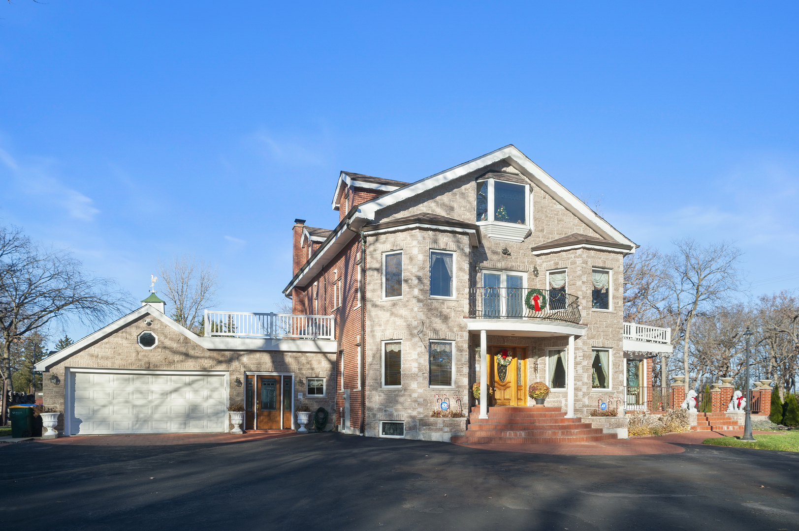 Libertyville, Illinois, 60048, United States, 4 Bedrooms Bedrooms, ,4 BathroomsBathrooms,Residential,For Sale,2003130