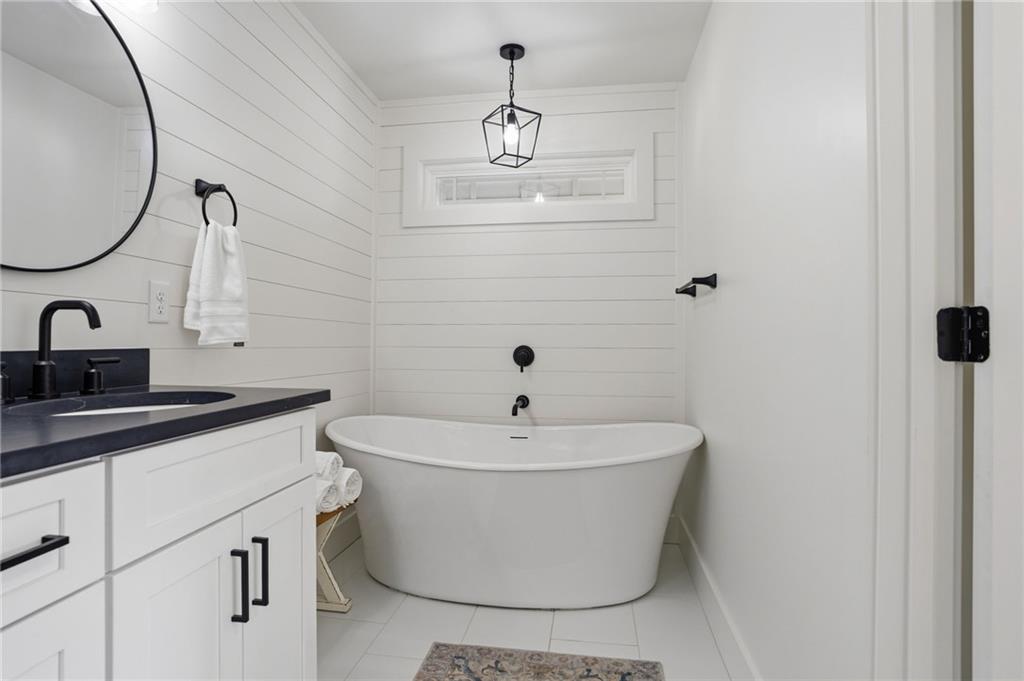 Milledgeville, Georgia, 31061, United States, 4 Bedrooms Bedrooms, ,4 BathroomsBathrooms,Residential,For Sale,2039885