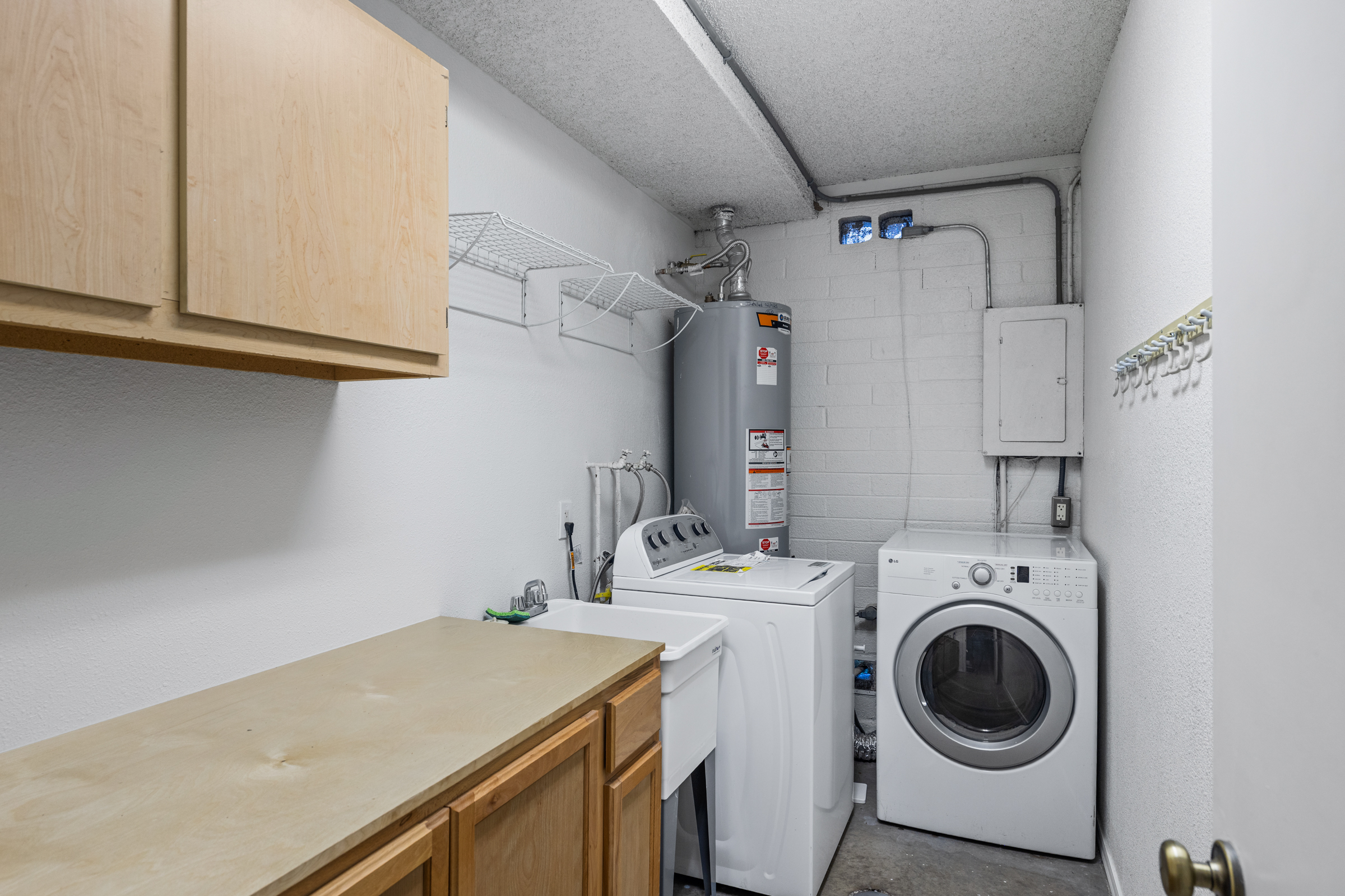 Tempe, Arizona, 85283, United States, 4 Bedrooms Bedrooms, ,3 BathroomsBathrooms,Residential,For Sale,1985738