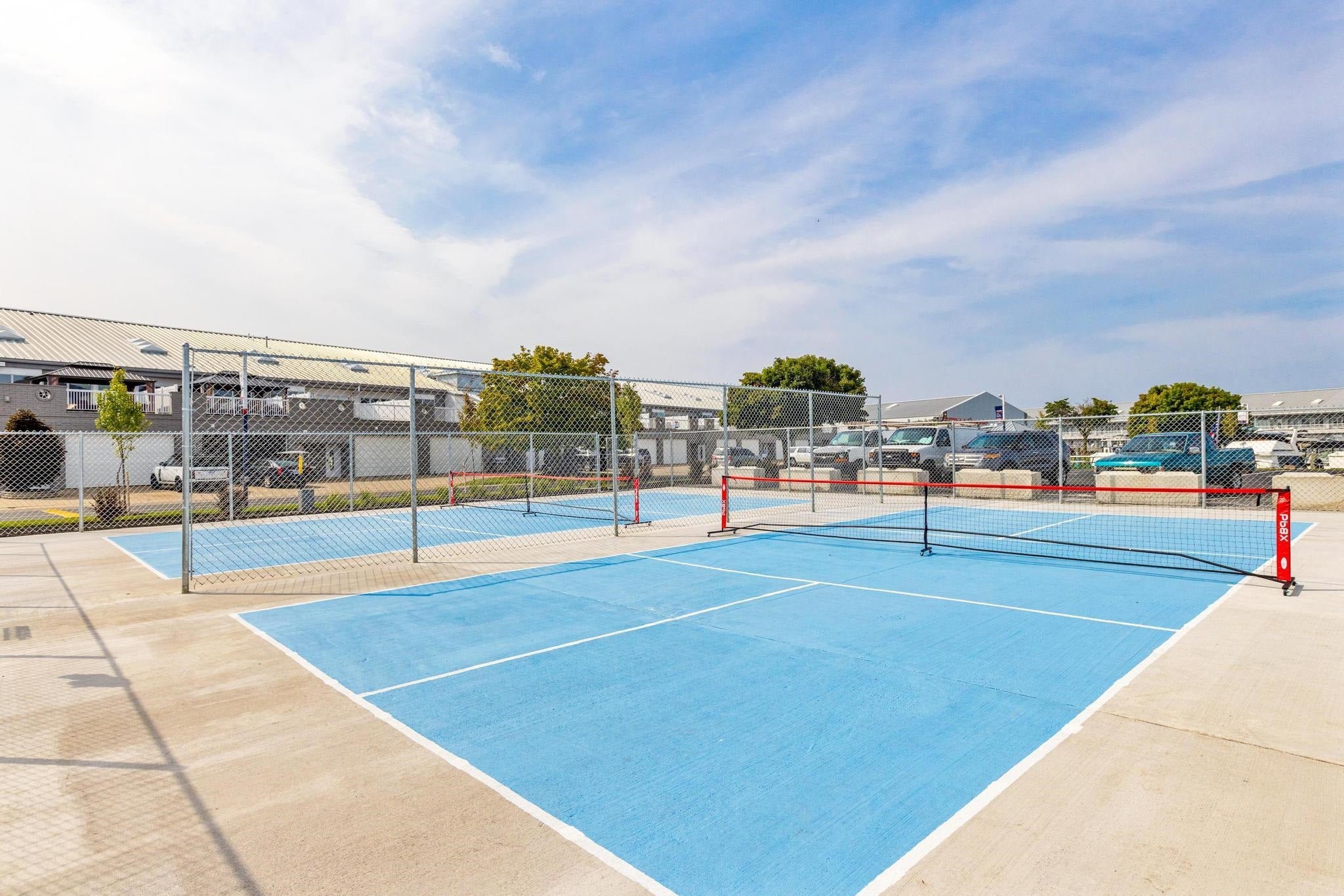 Harrison Twp, Michigan, 48045, United States, 2 Bedrooms Bedrooms, ,3 BathroomsBathrooms,Residential,For Sale,1979598