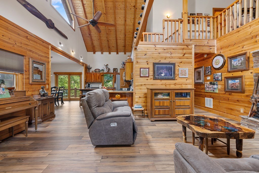 Blairsville, Georgia, 30512, United States, 3 Bedrooms Bedrooms, ,4 BathroomsBathrooms,Residential,For Sale,1895292