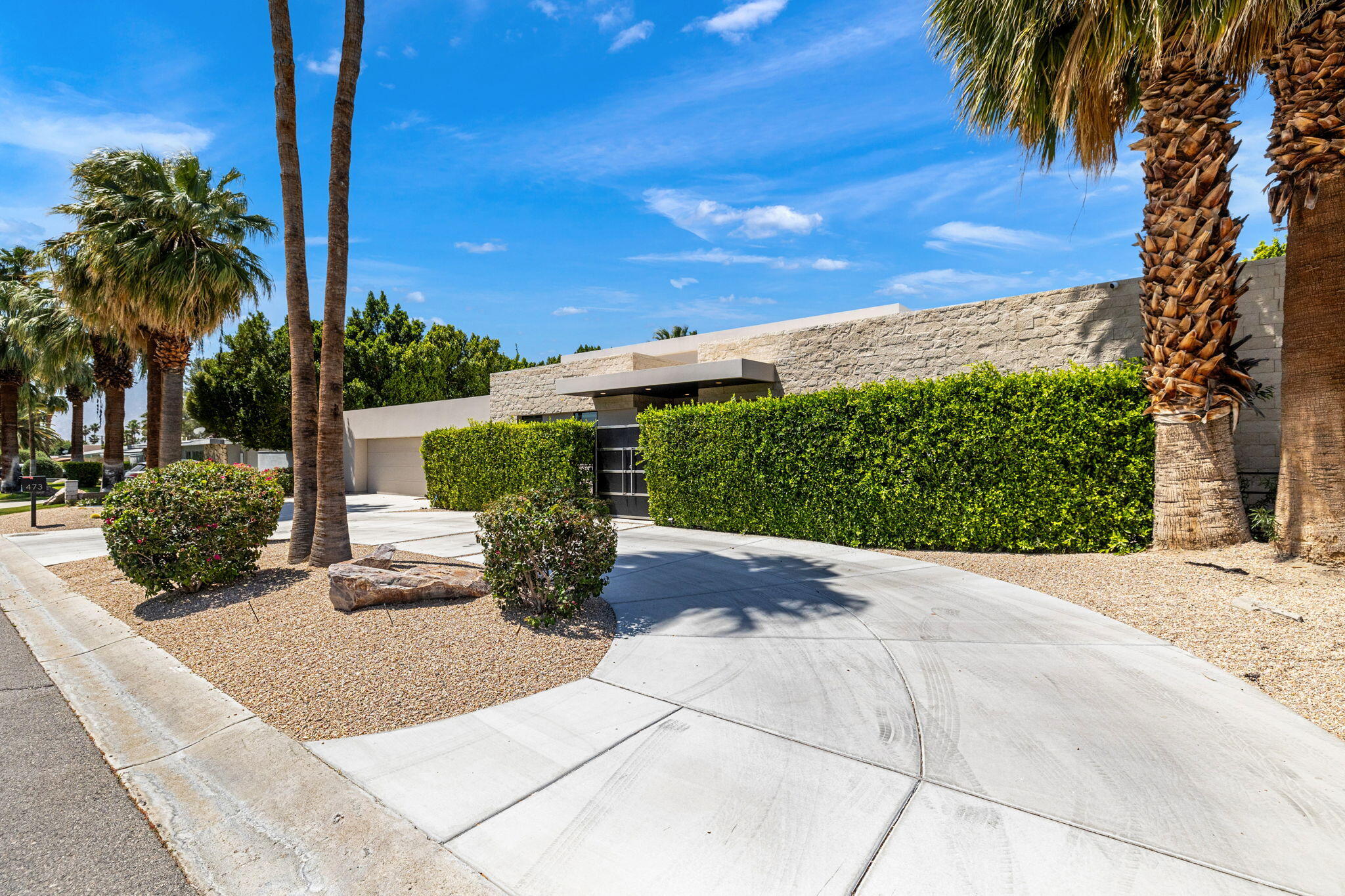 Palm Springs, California, 92262, United States, 5 Bedrooms Bedrooms, ,4 BathroomsBathrooms,Residential,For Sale,1805387