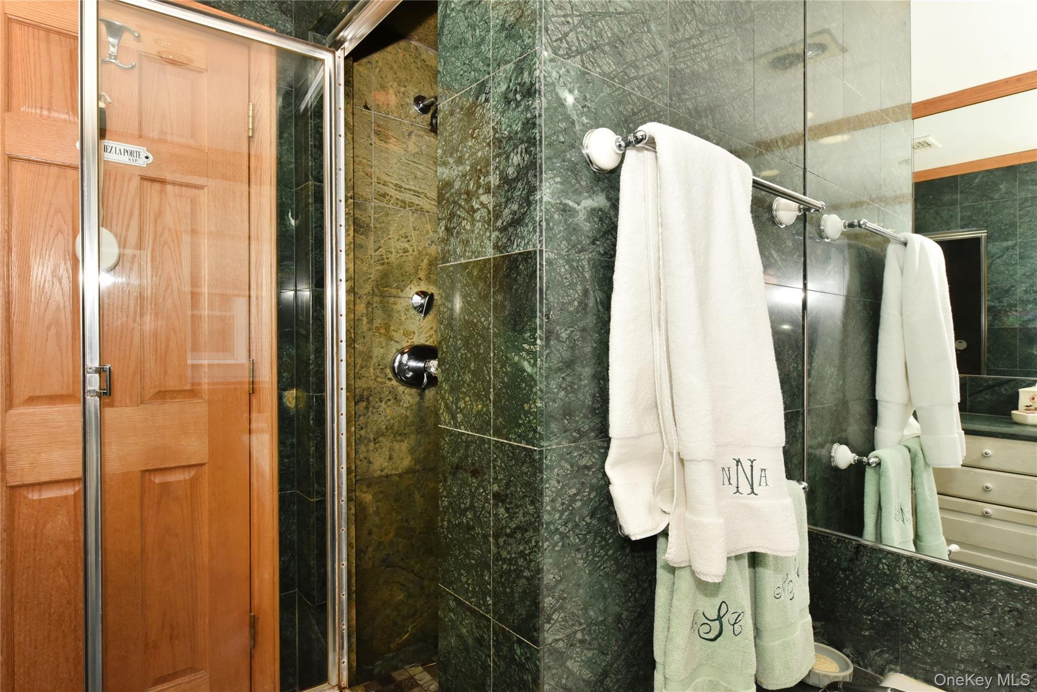  328 38th Road, Douglaston, NY, 11363 - 物件實景