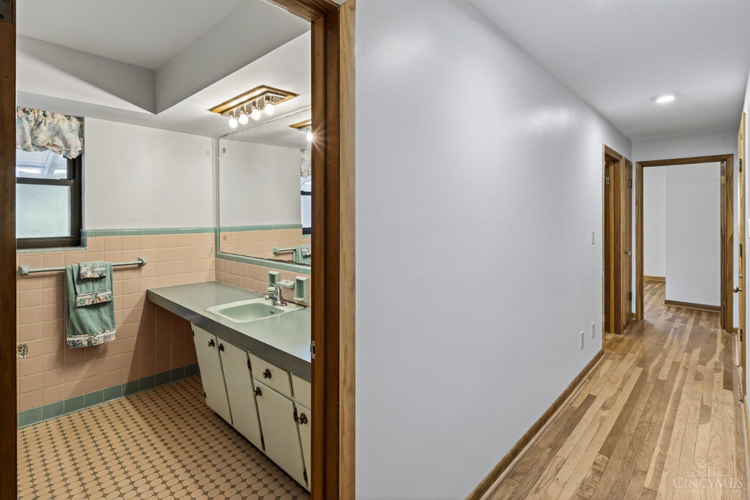 Madeira, Ohio, 45243, United States, 3 Bedrooms Bedrooms, ,2 BathroomsBathrooms,Residential,For Sale,1971231