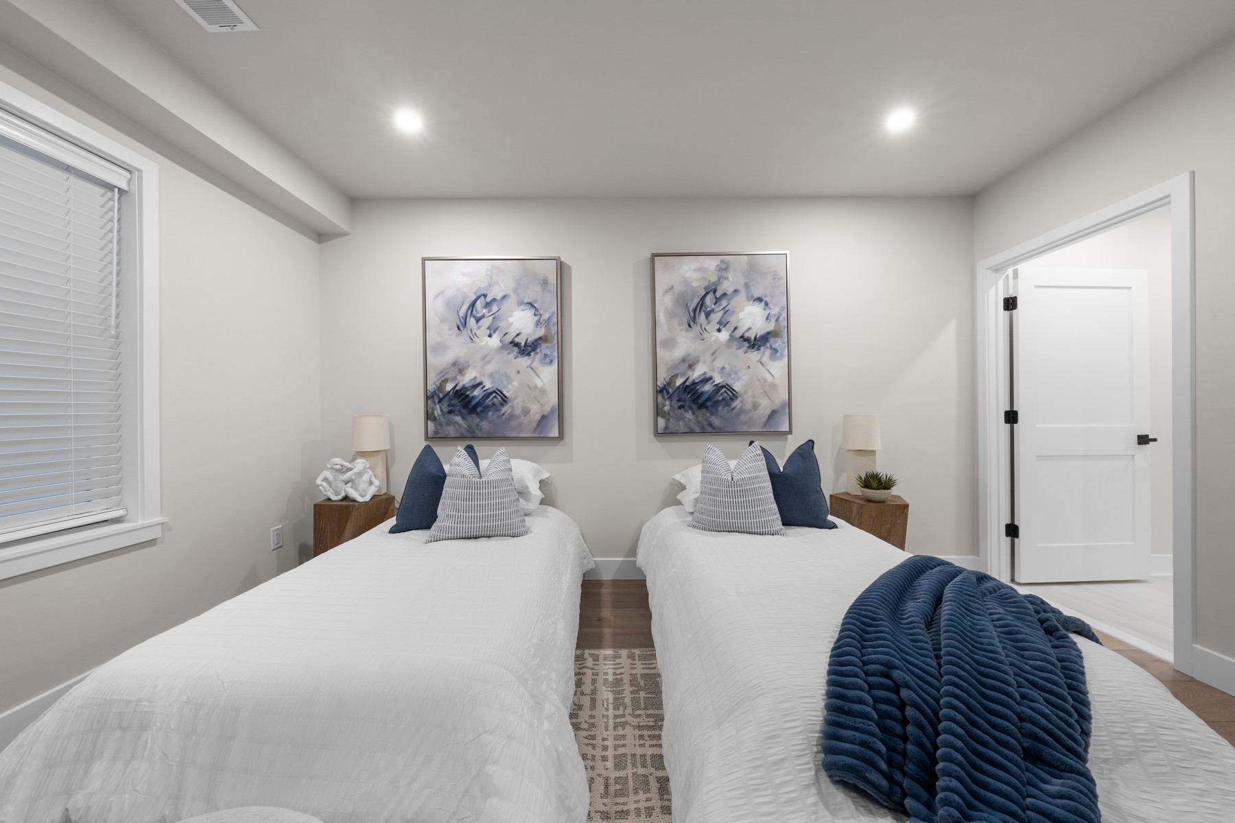  323 E Oak Avenue #202 - 物件實景