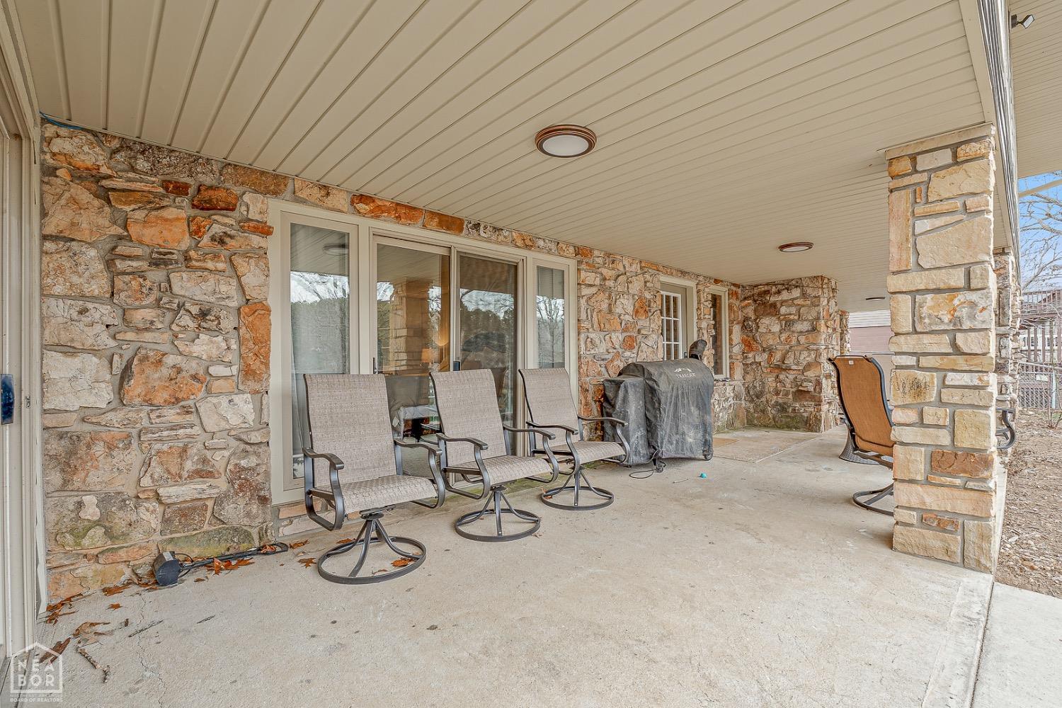 Cherokee Village, Arkansas, 72529, United States, 6 Bedrooms Bedrooms, ,3 BathroomsBathrooms,Residential,For Sale,1983477