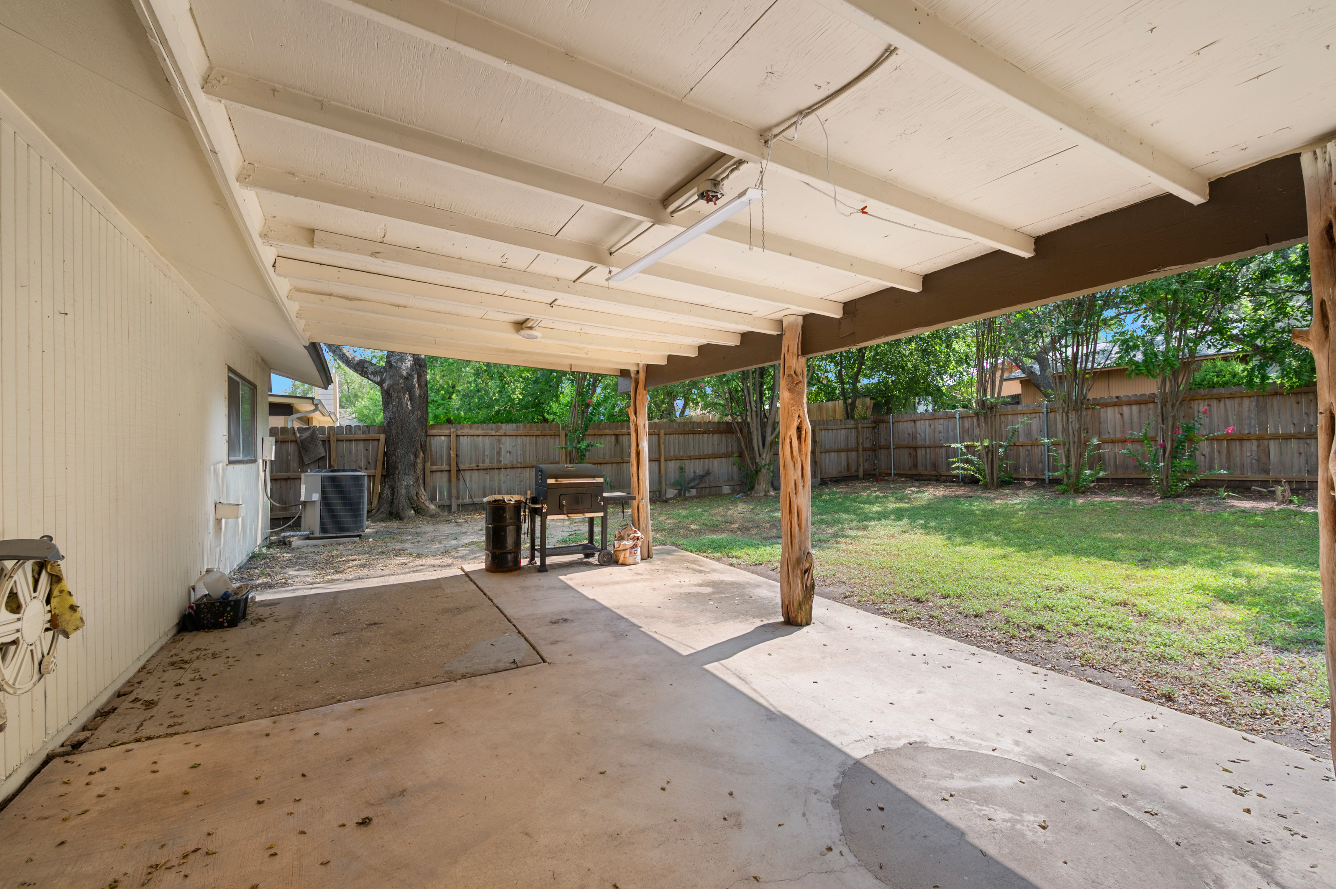  Charming One-Story Ranch - 物件實景
