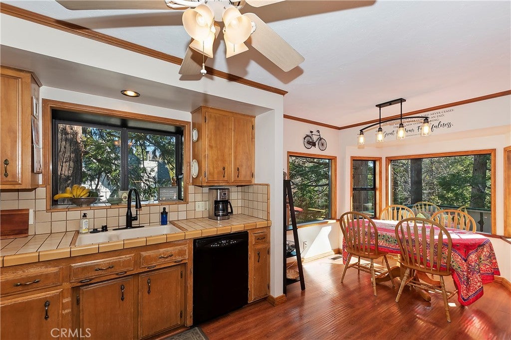 Lake Arrowhead, California, 92352, United States, 4 Bedrooms Bedrooms, ,3 BathroomsBathrooms,Residential,For Sale,1975175