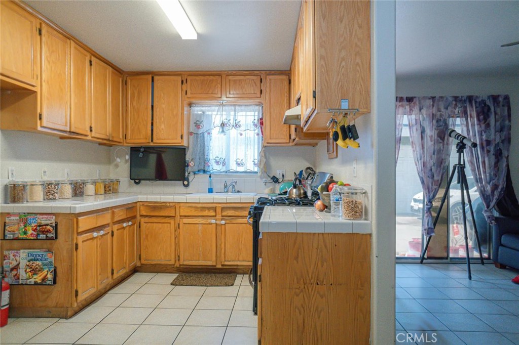 Los Angeles, California, 90061, United States, ,Residential,For Sale,1855356