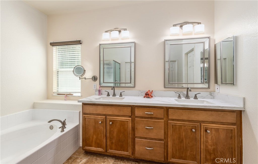 Highland, California, 92346, United States, 5 Bedrooms Bedrooms, ,4 BathroomsBathrooms,Residential,For Sale,1977847