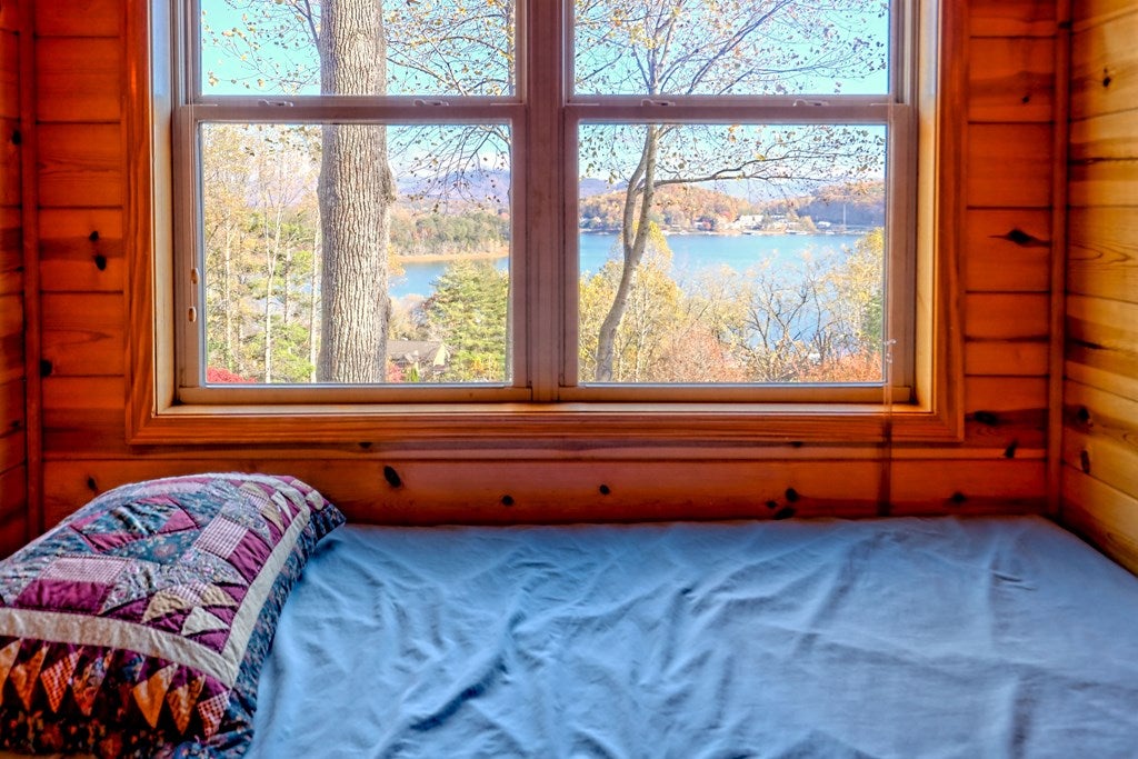 Young Harris, Georgia, 30582, United States, 4 Bedrooms Bedrooms, ,5 BathroomsBathrooms,Residential,For Sale,1987920