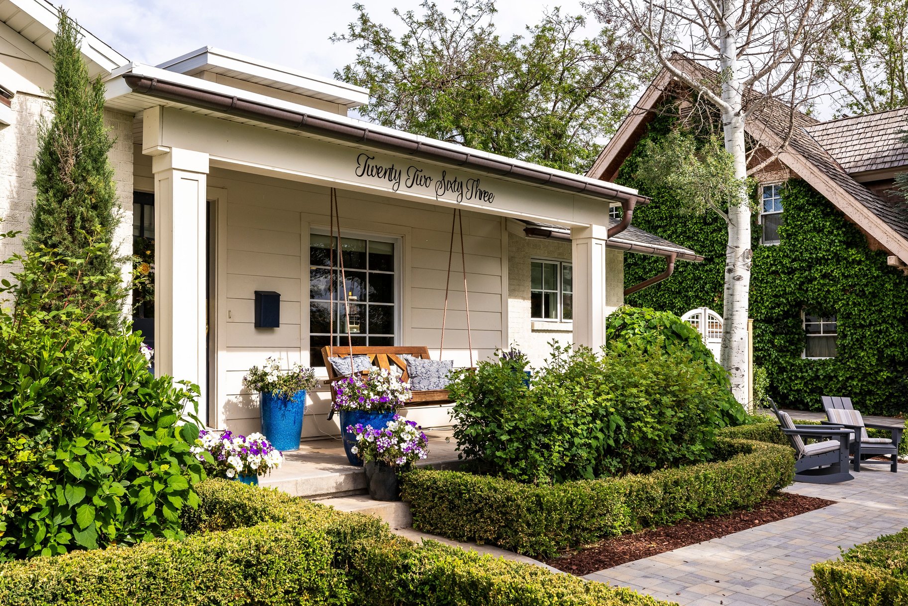  Renovated Country Club Home Designed for Entertaining and Everyday Living - 物件實景