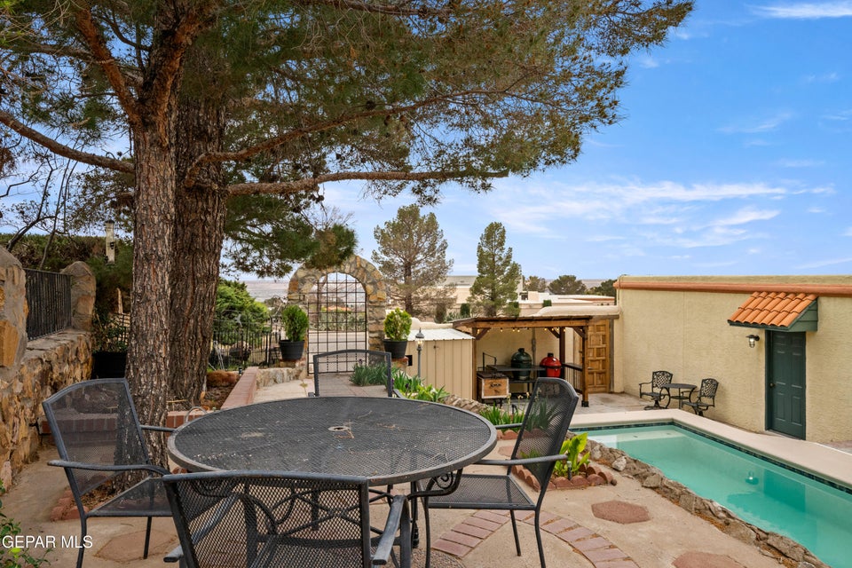El Paso, Texas, 79912, United States, 4 Bedrooms Bedrooms, ,2 BathroomsBathrooms,Residential,For Sale,1921658