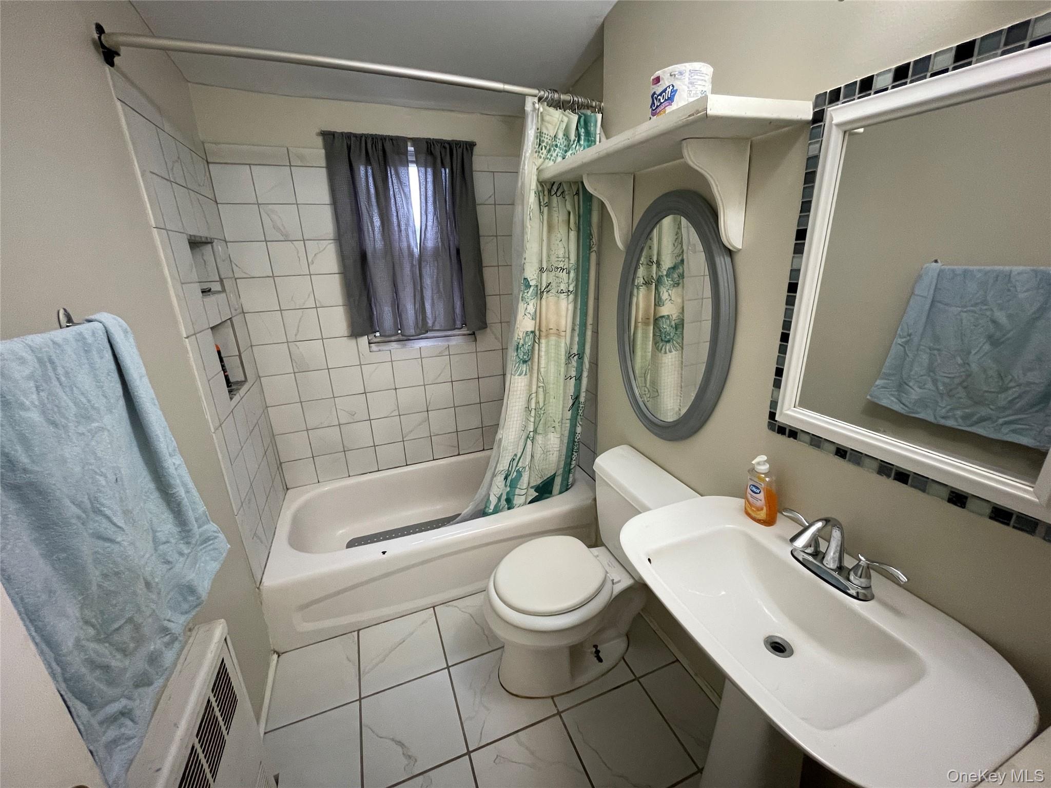 Lindenhurst, New York, 11757, United States, 4 Bedrooms Bedrooms, ,2 BathroomsBathrooms,Residential,For Sale,1989888