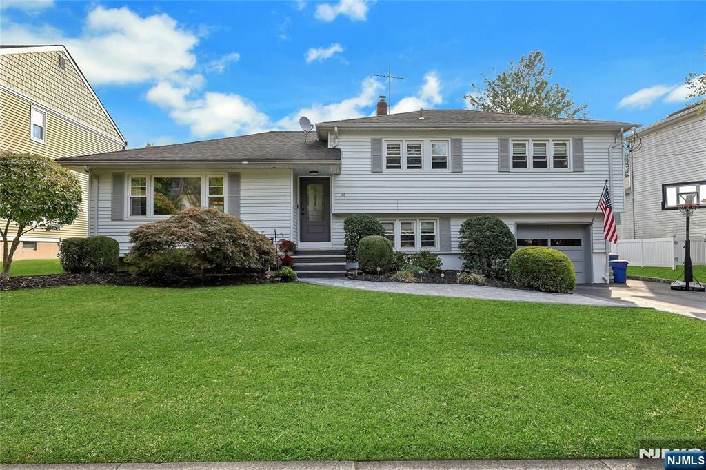 River Edge, New Jersey, 07661, United States, 4 Bedrooms Bedrooms, ,3 BathroomsBathrooms,Residential,For Sale,1988189