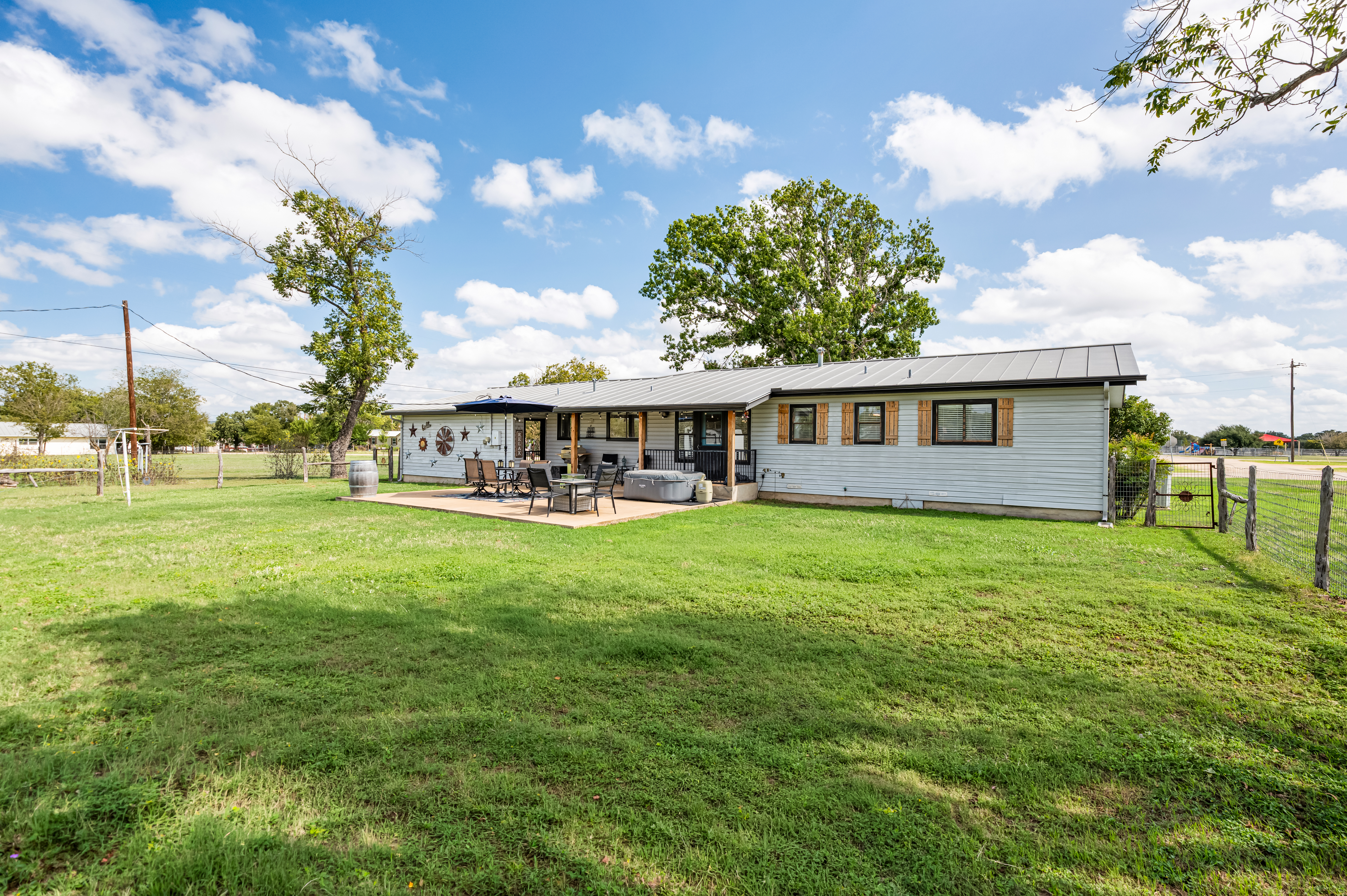  Updated, Move In Ready, Rare Find on Large Lot - 物件實景