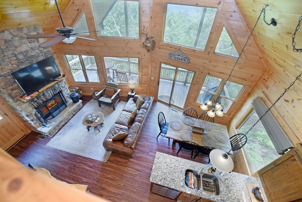 Blue Ridge, Georgia, 30513, United States, 3 Bedrooms Bedrooms, ,2 BathroomsBathrooms,Residential,For Sale,1859730