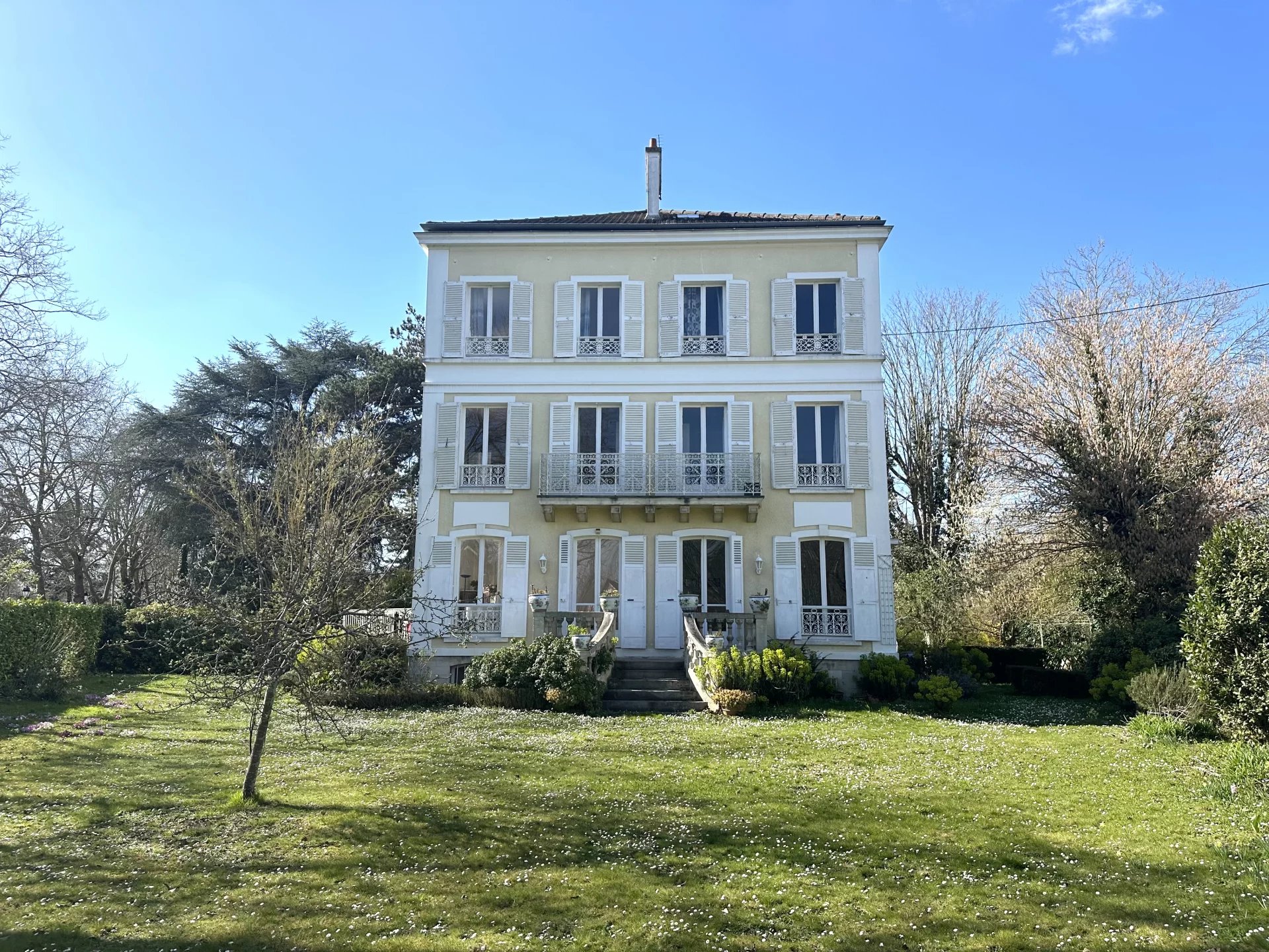 Le Vésinet, Île-de-France, 78110, FR, 7 Bedrooms Bedrooms, ,3 BathroomsBathrooms,Residential,For Sale,1994787